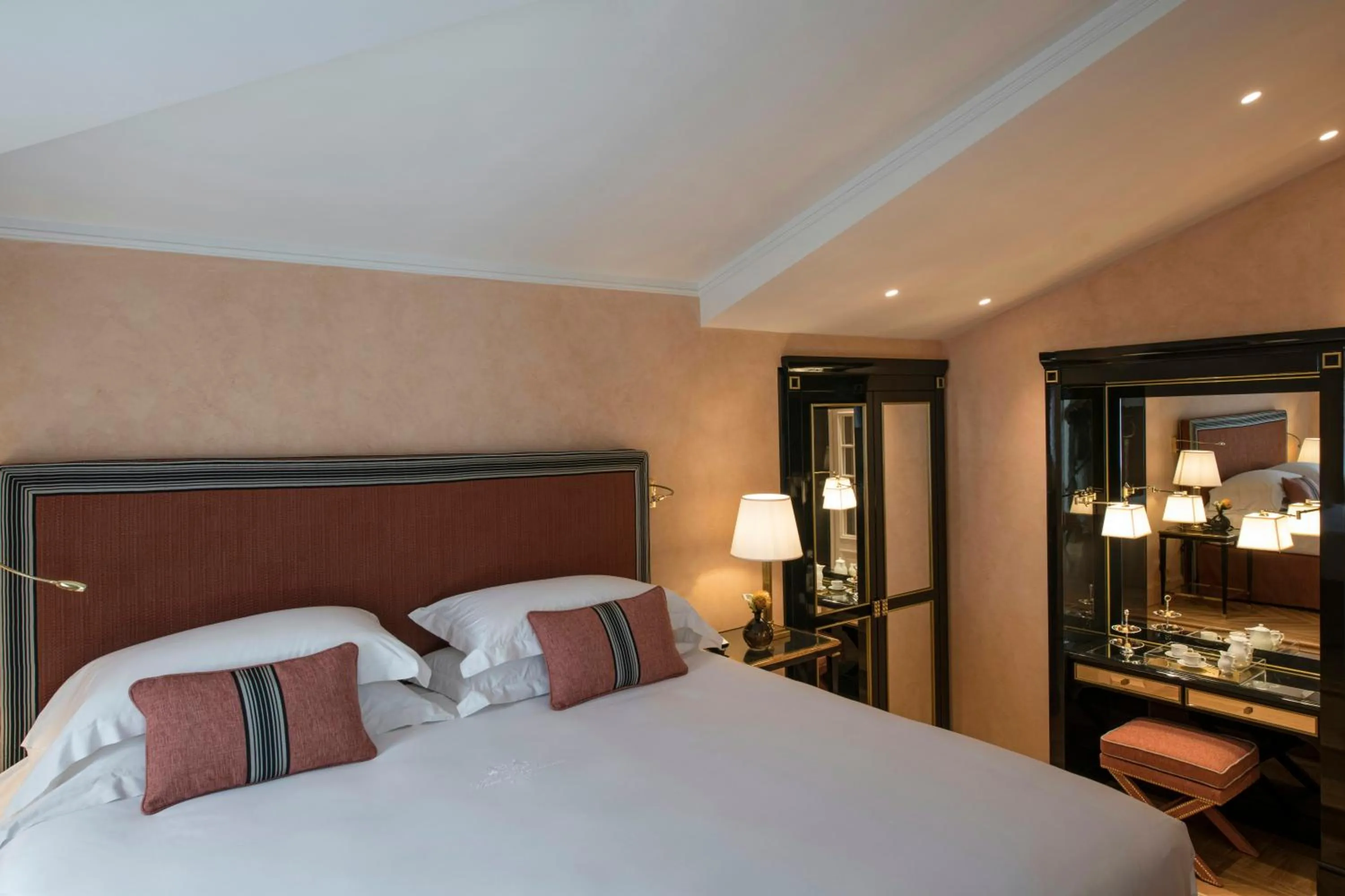 Photo of the whole room, Bed in Hotel d’Inghilterra Roma – Starhotels Collezione