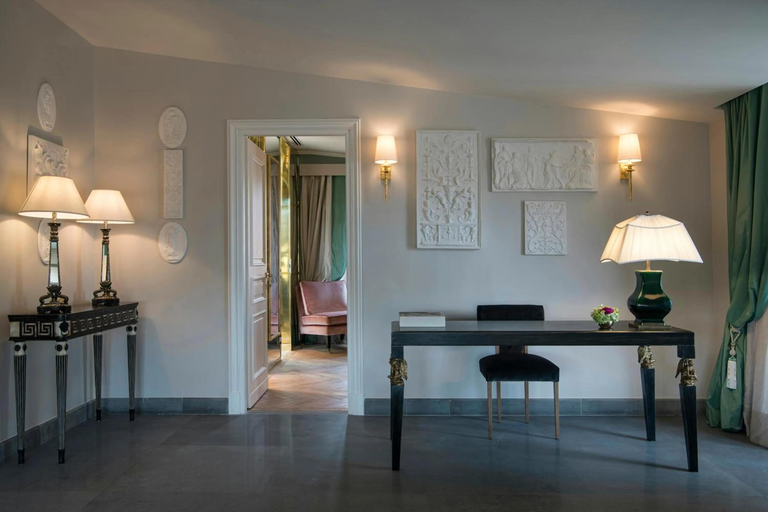 Photo of the whole room in Hotel d’Inghilterra Roma – Starhotels Collezione