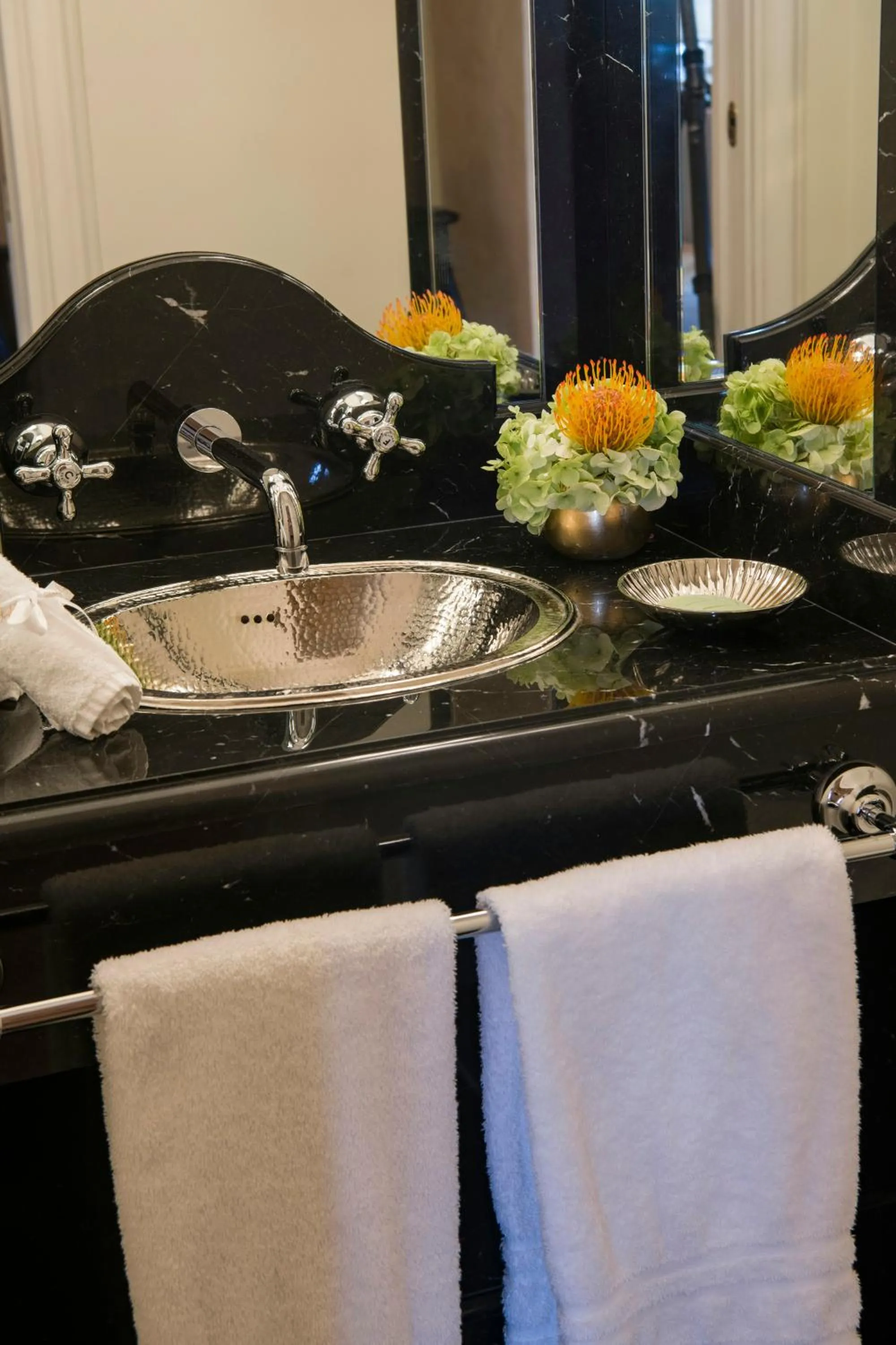 Photo of the whole room in Hotel d’Inghilterra Roma – Starhotels Collezione