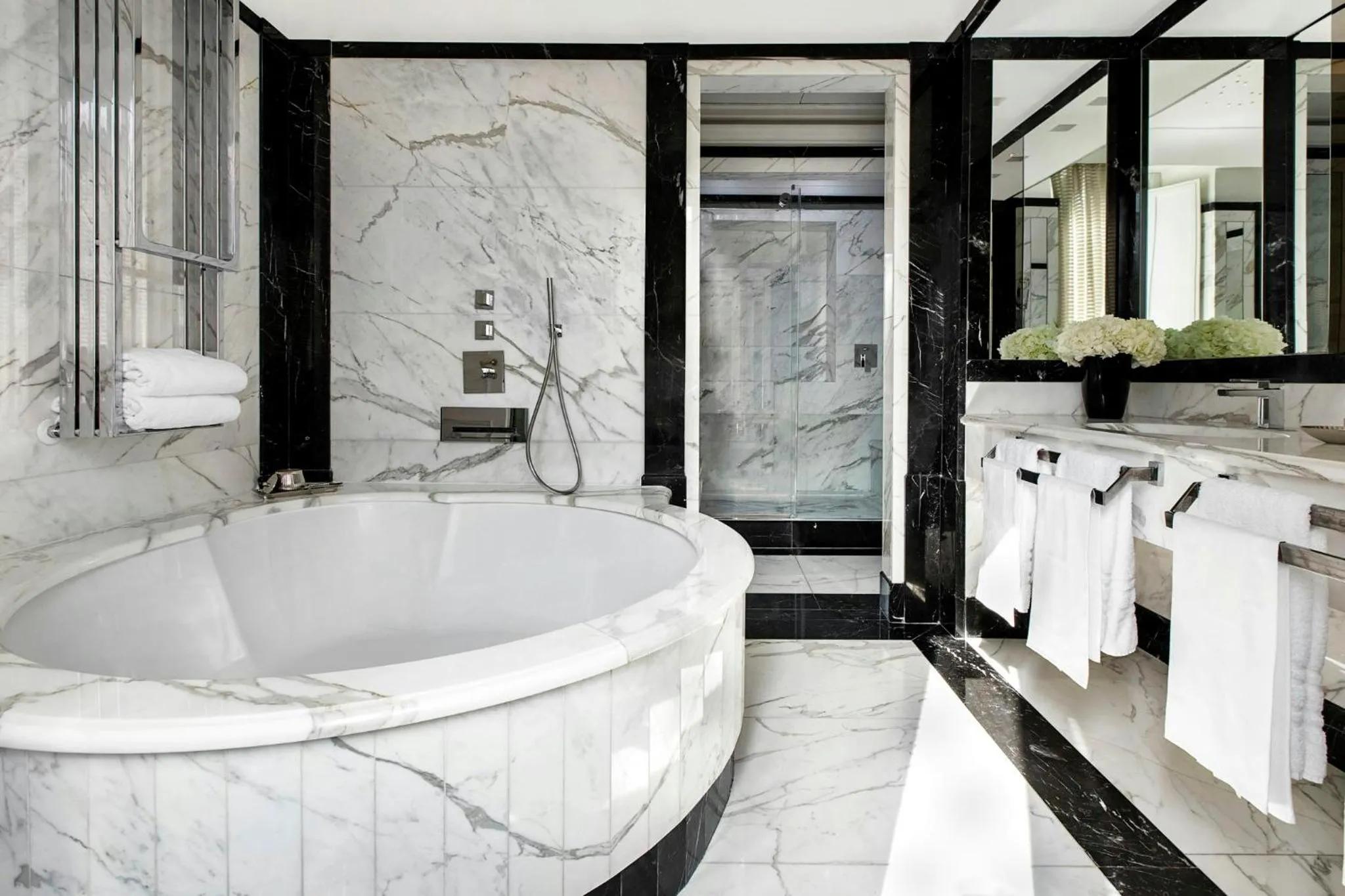 Photo of the whole room in Hotel d’Inghilterra Roma – Starhotels Collezione