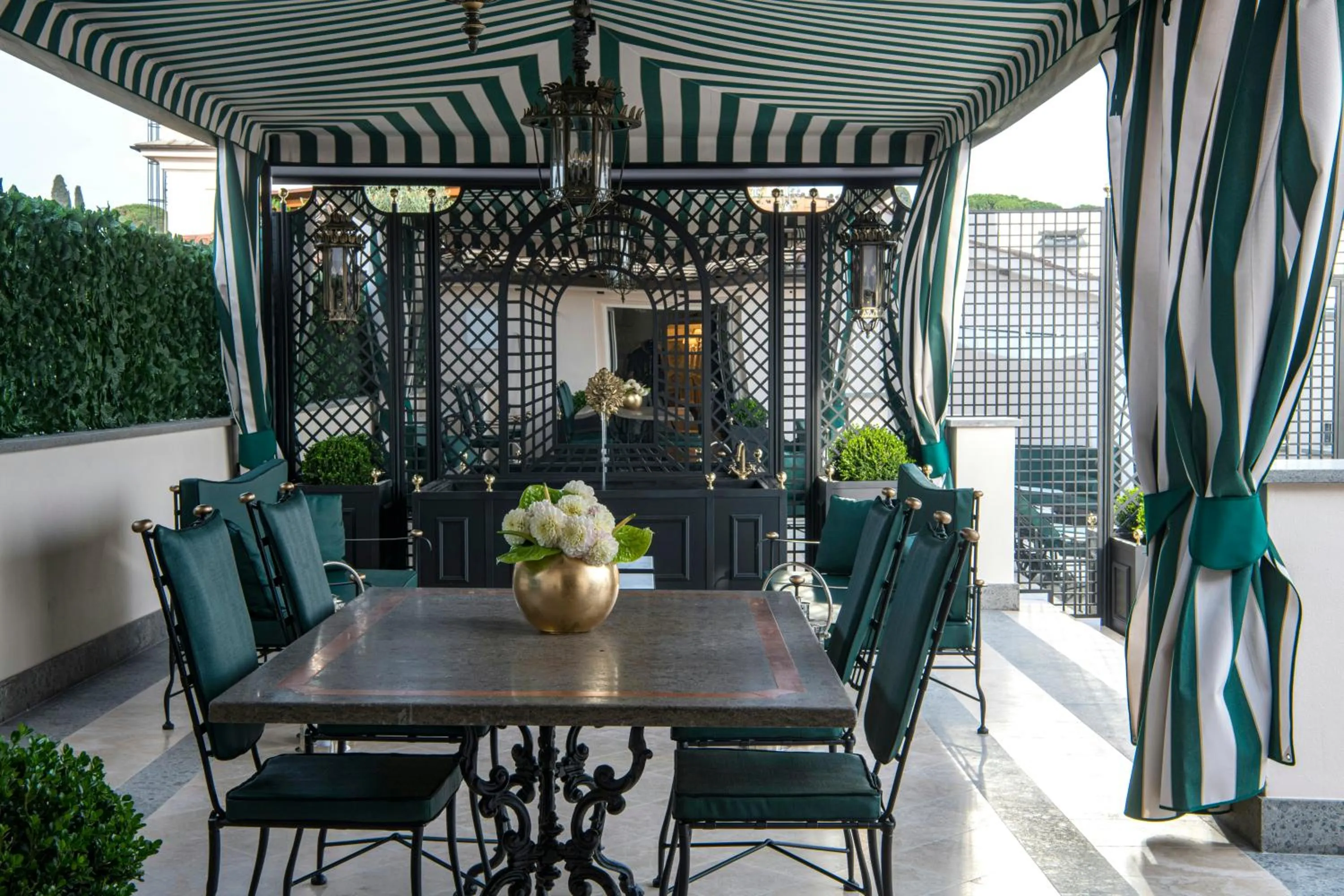 Photo of the whole room in Hotel d’Inghilterra Roma – Starhotels Collezione