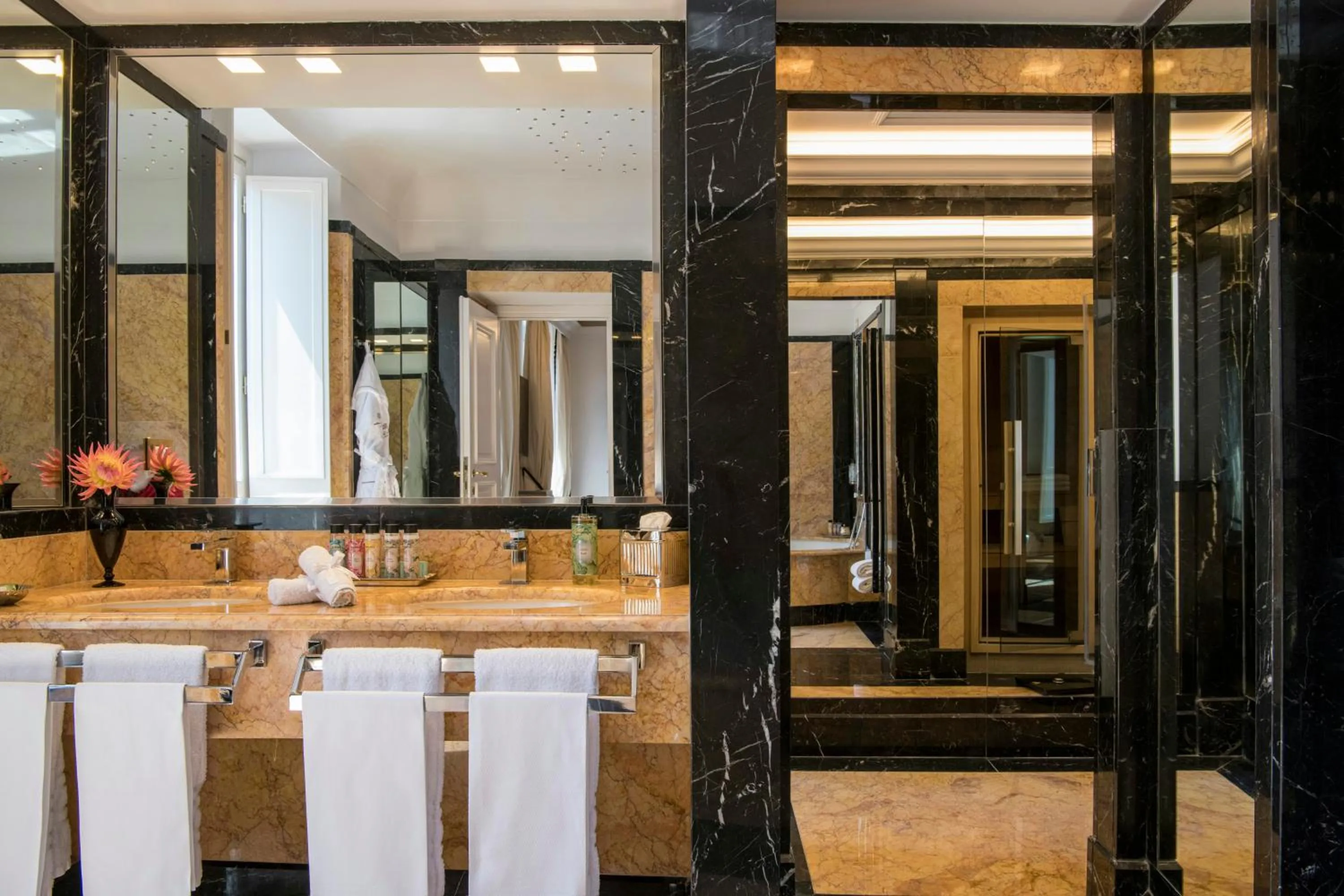 Photo of the whole room in Hotel d’Inghilterra Roma – Starhotels Collezione