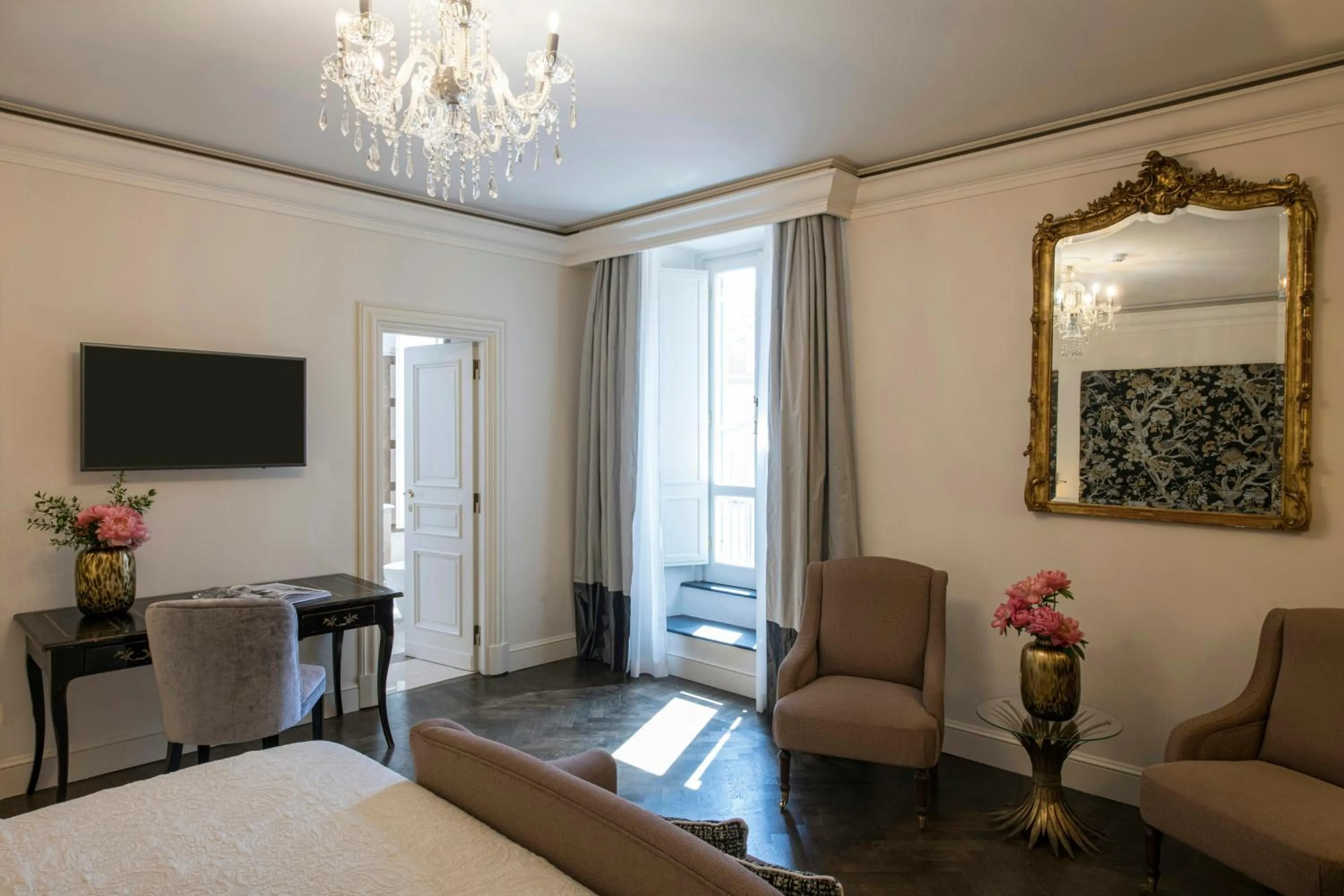 Photo of the whole room in Hotel d’Inghilterra Roma – Starhotels Collezione