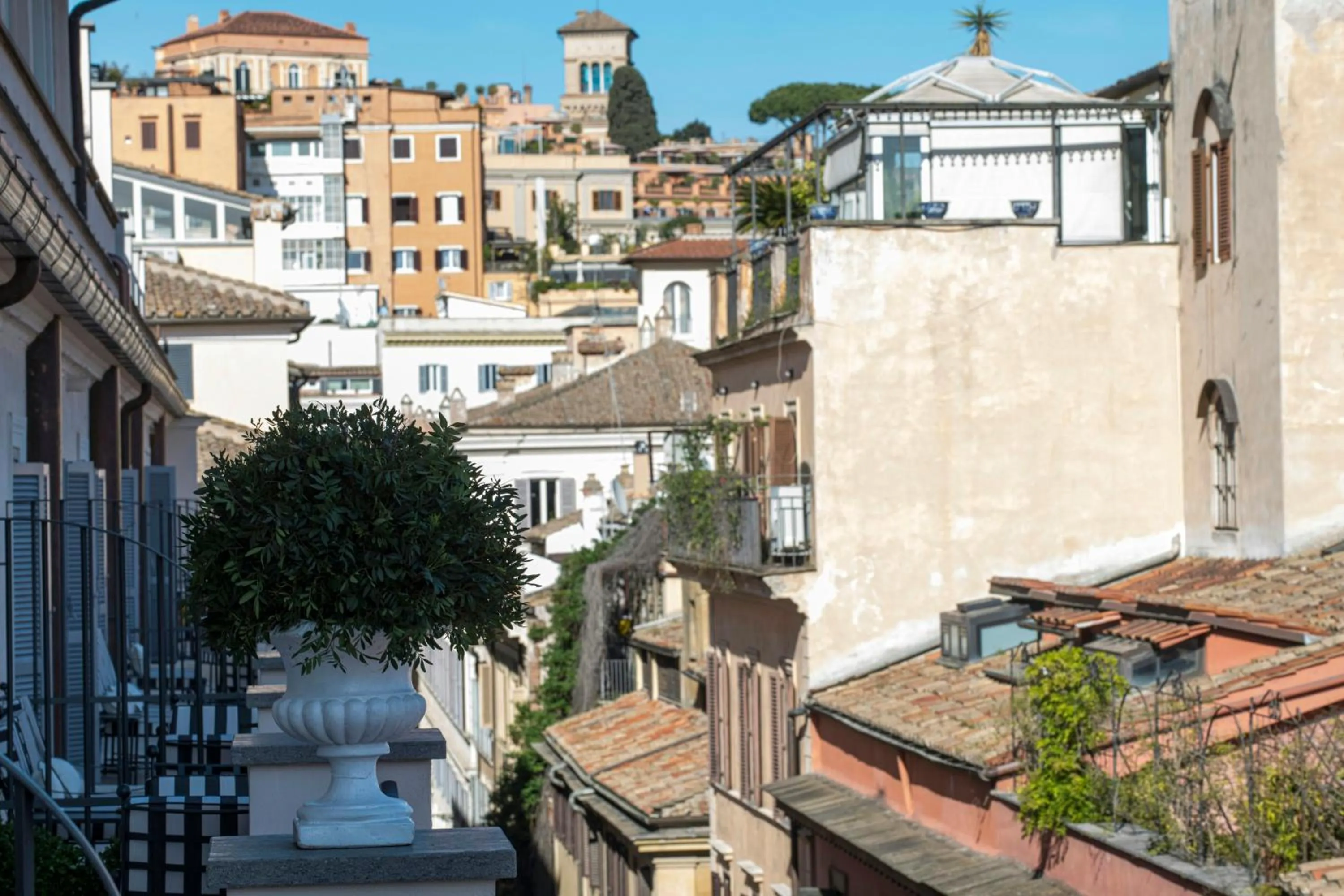 Photo of the whole room in Hotel d’Inghilterra Roma – Starhotels Collezione