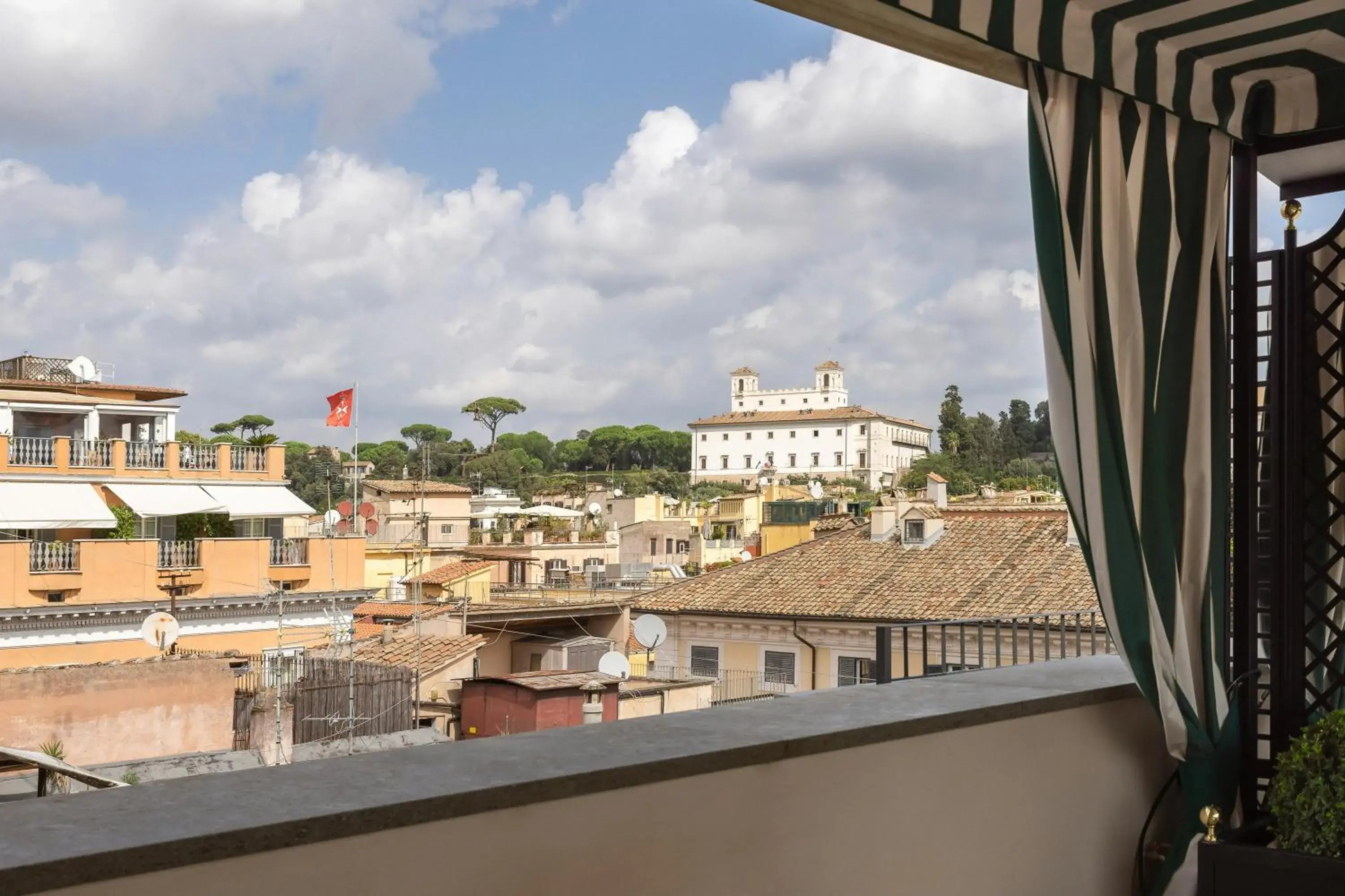 City view in Hotel d’Inghilterra Roma – Starhotels Collezione City view in Hotel d’Inghilterra Roma – Starhotels Collezione