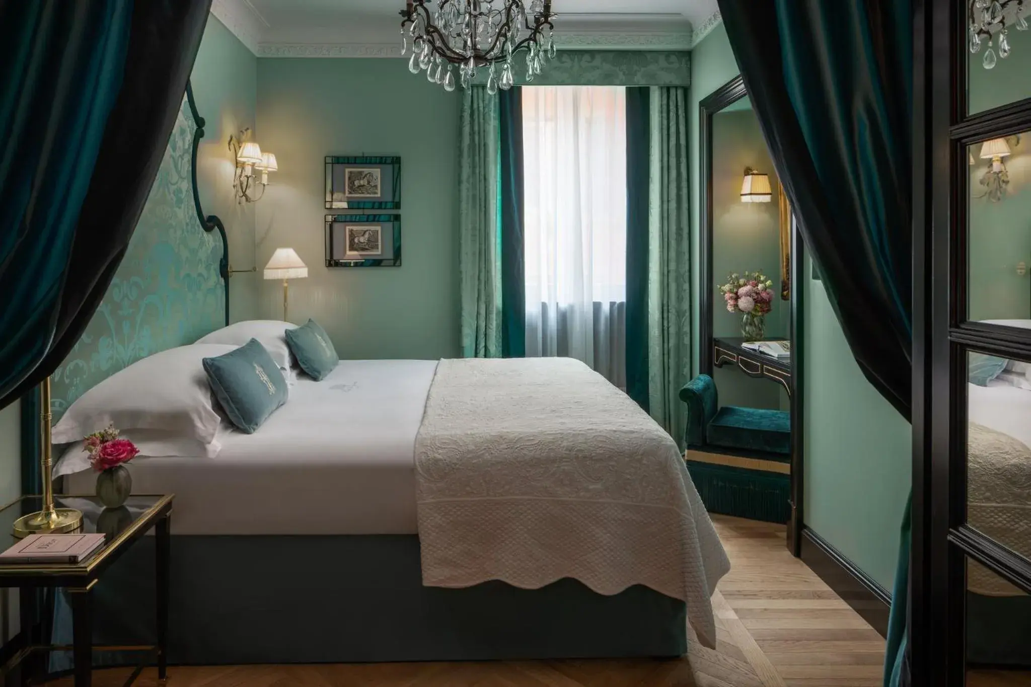 Property building, Bed in Hotel d’Inghilterra Roma – Starhotels Collezione Property building, Bed in Hotel d’Inghilterra Roma – Starhotels Collezione