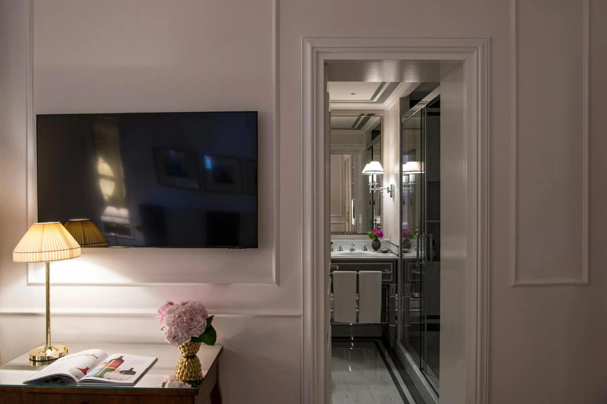 Triple Room in Hotel d’Inghilterra Roma – Starhotels Collezione