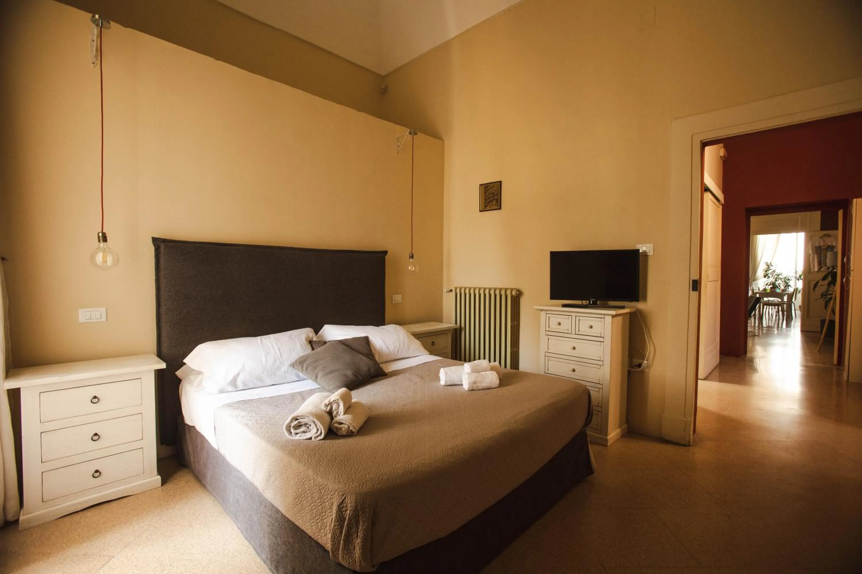 TV and multimedia, Bed in 4 Balconi rooms-Boutique B&B