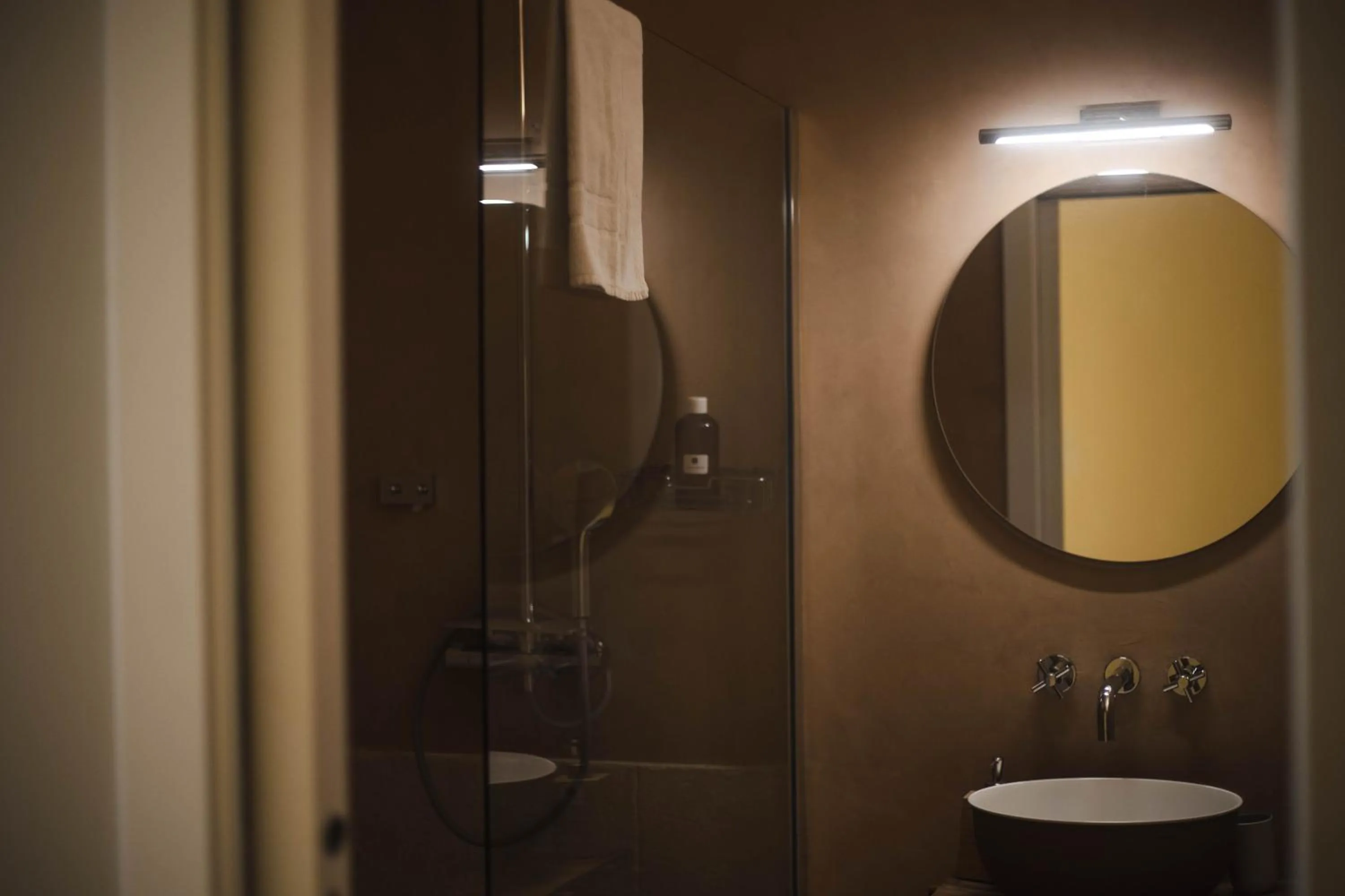 Shower in 4 Balconi rooms-Boutique B&B