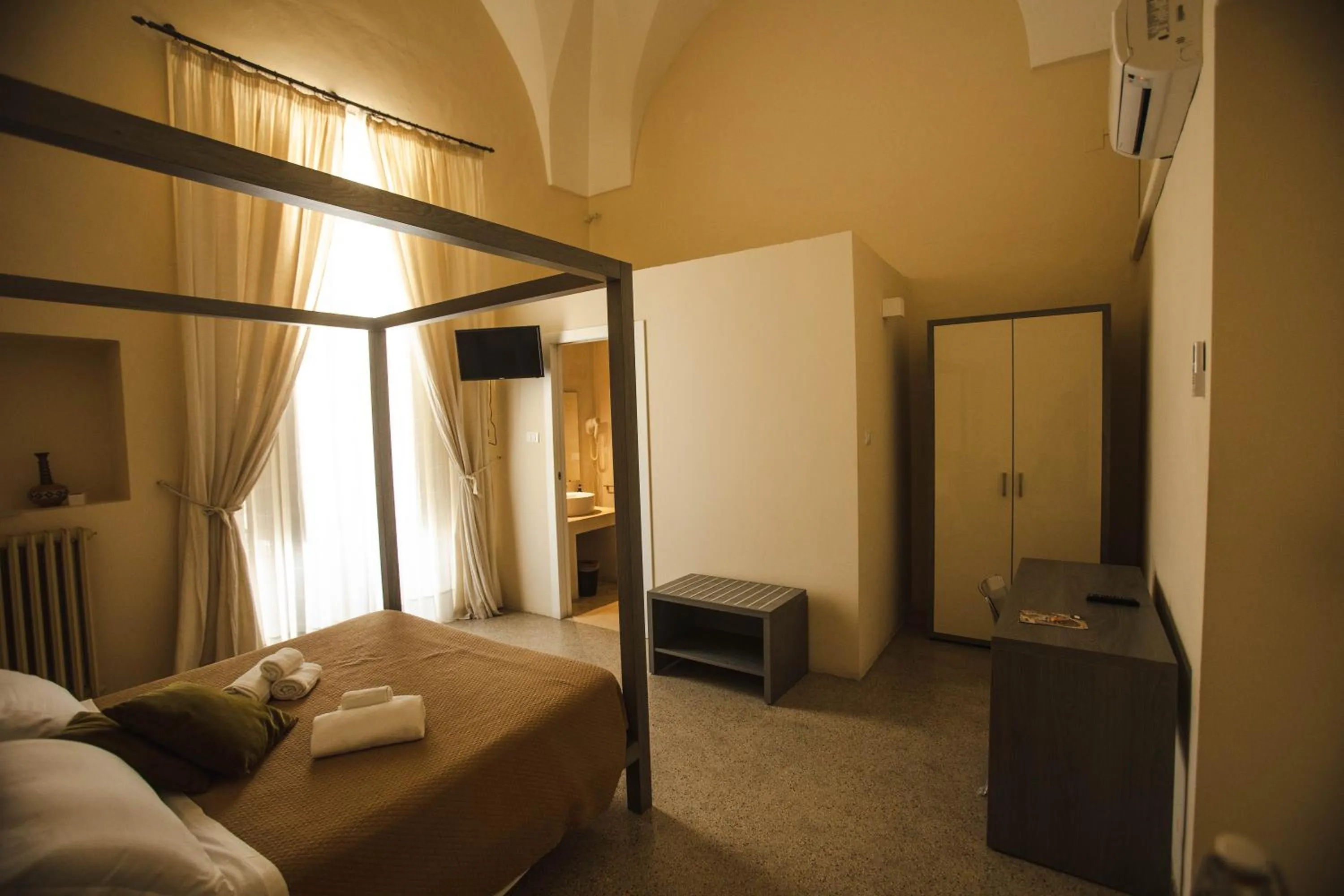 Bed in 4 Balconi rooms-Boutique B&B