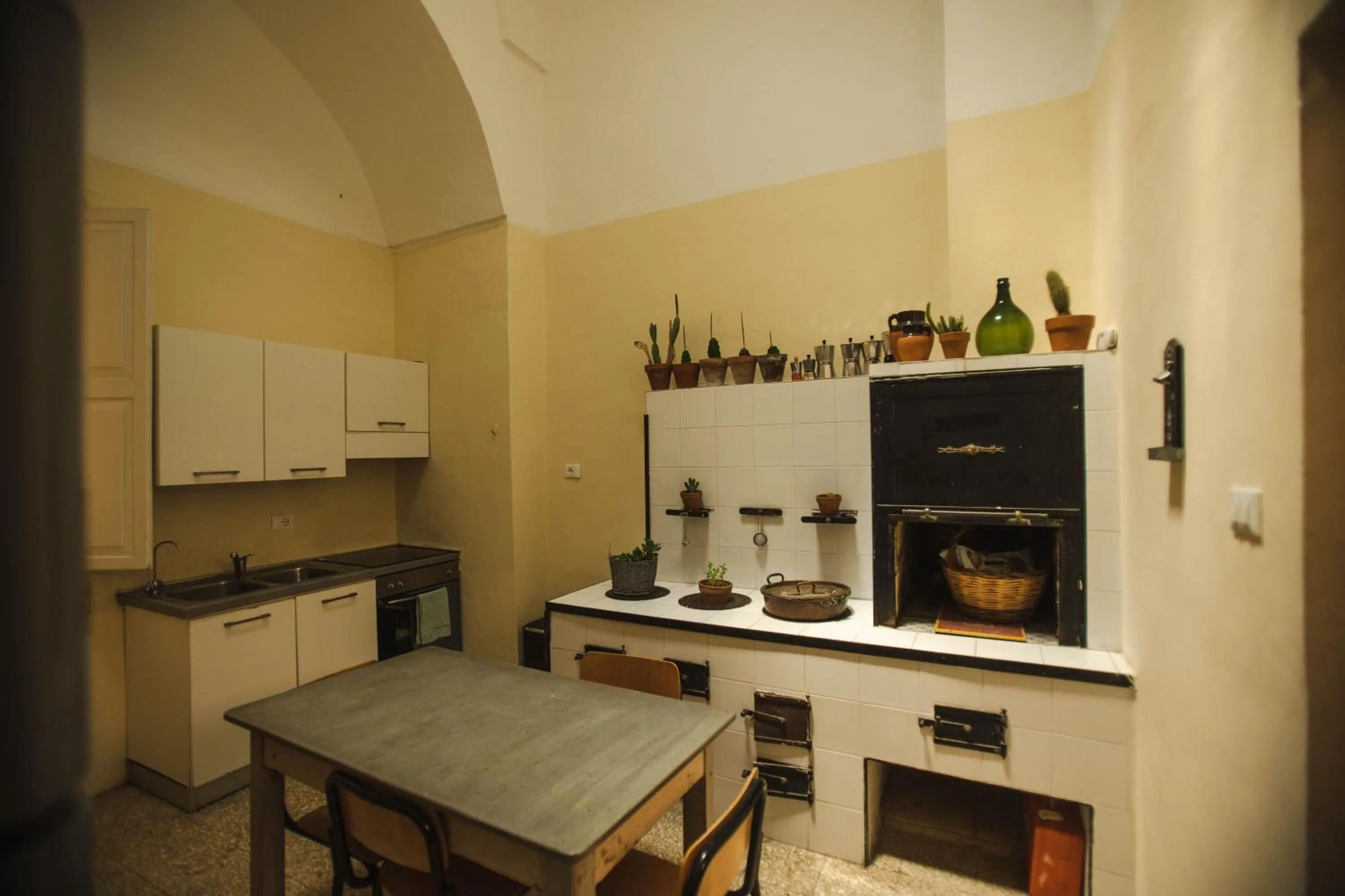 Kitchen or kitchenette in 4 Balconi rooms-Boutique B&B