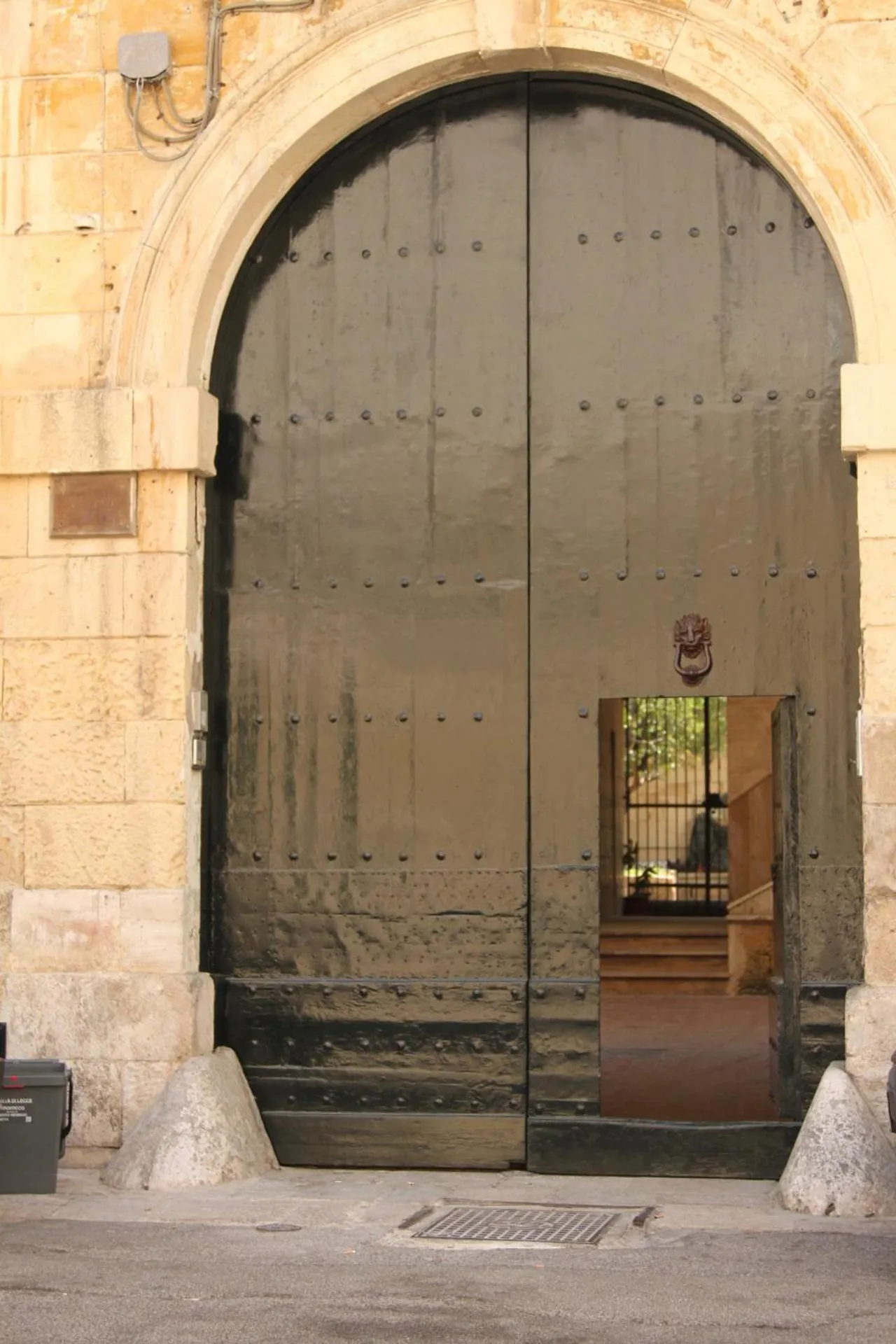 Facade/entrance in 4 Balconi rooms-Boutique B&B