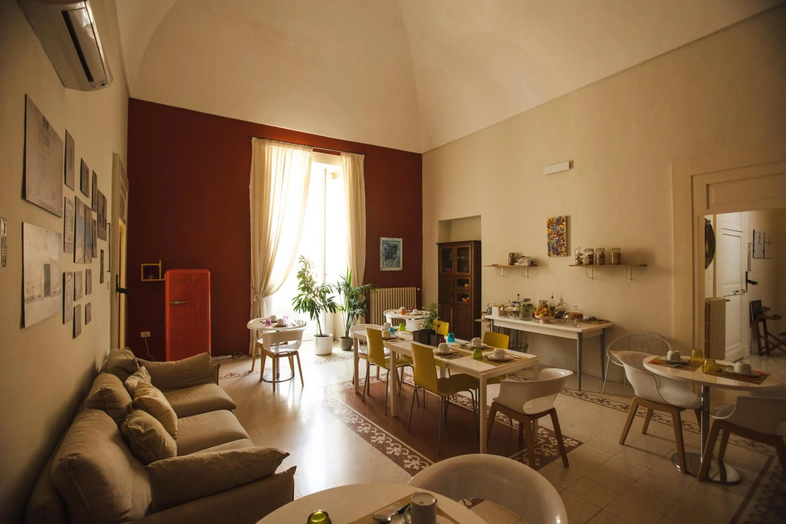 Library in 4 Balconi rooms-Boutique B&B