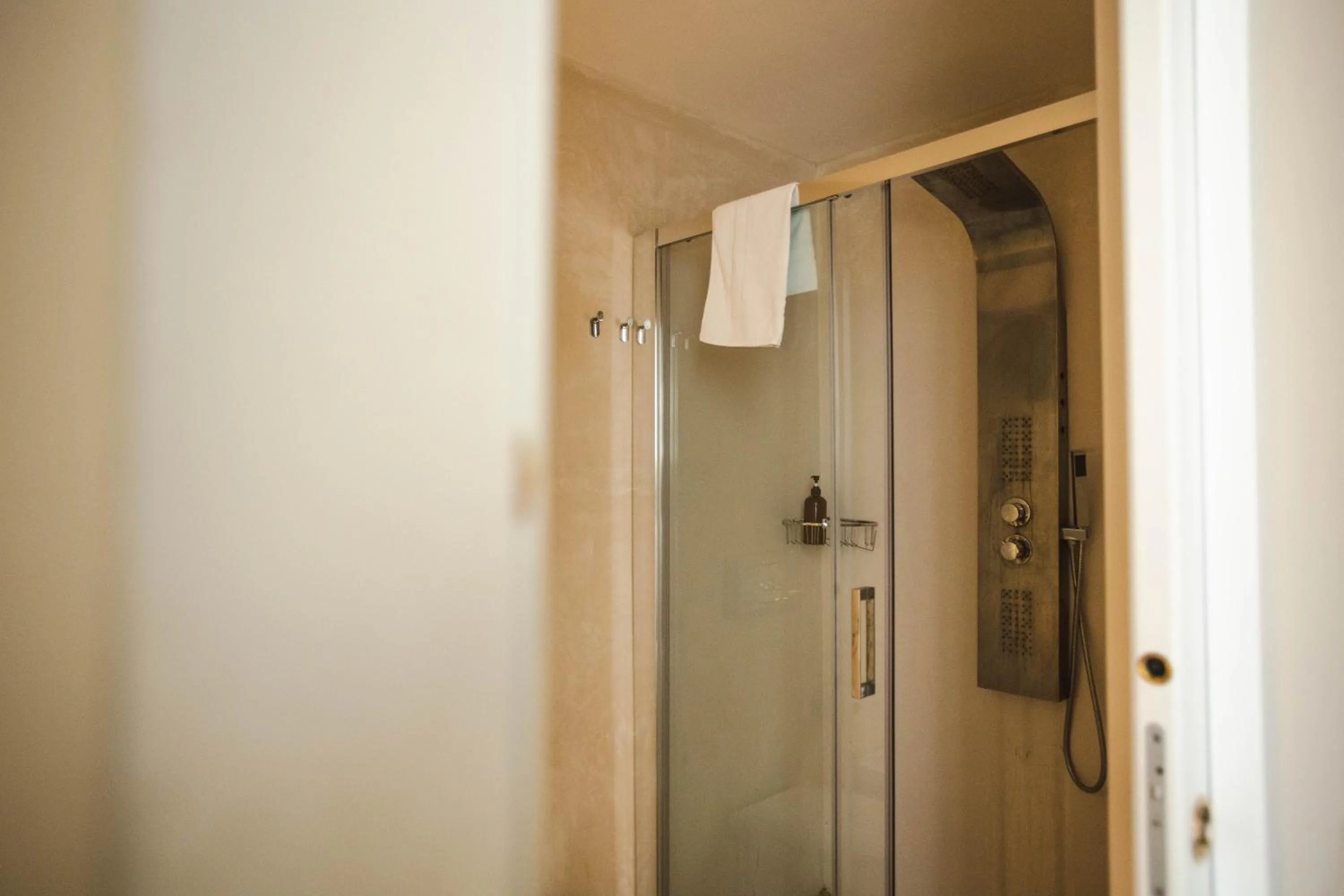 Shower in 4 Balconi rooms-Boutique B&B