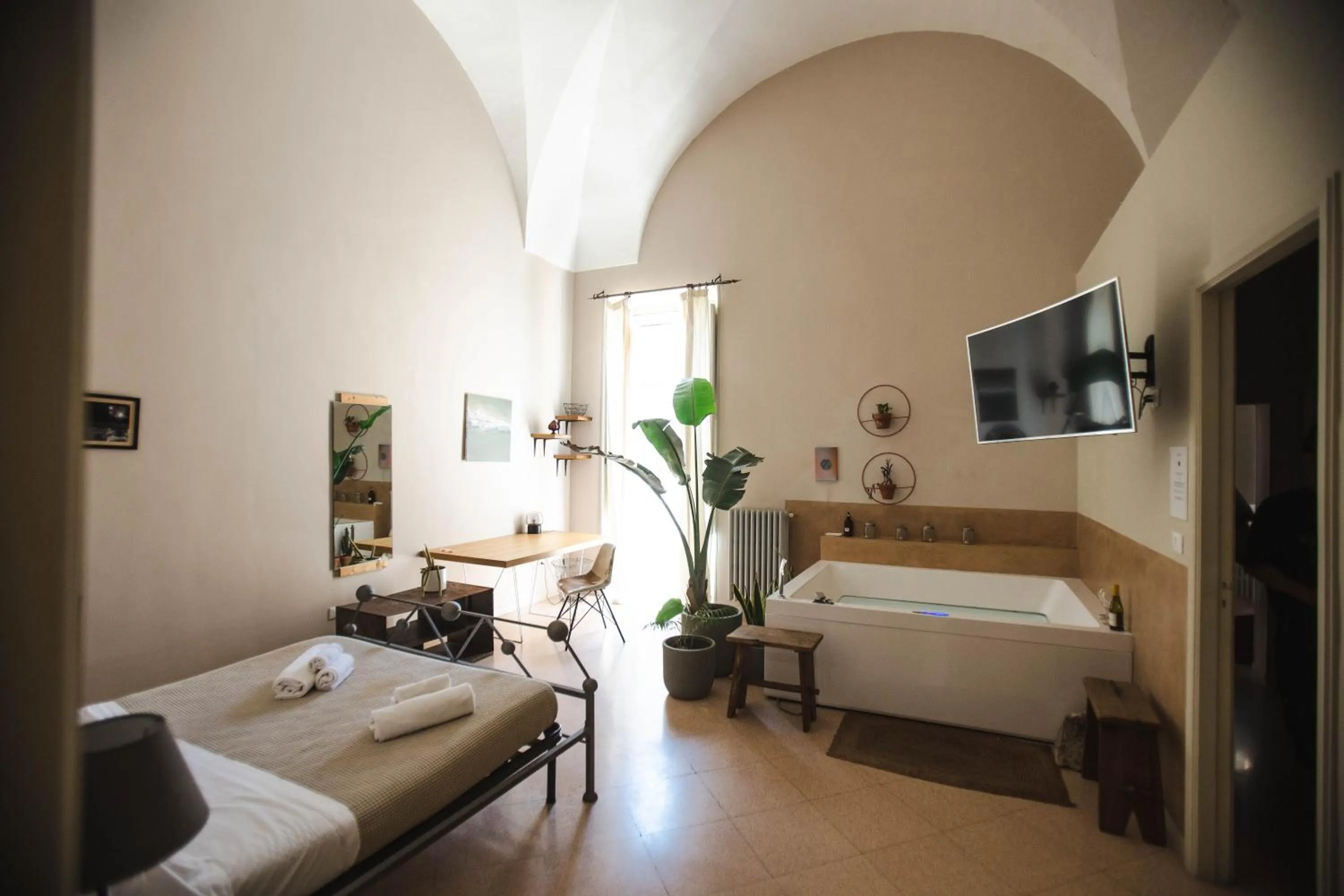 Photo of the whole room, Bed in 4 Balconi rooms-Boutique B&B