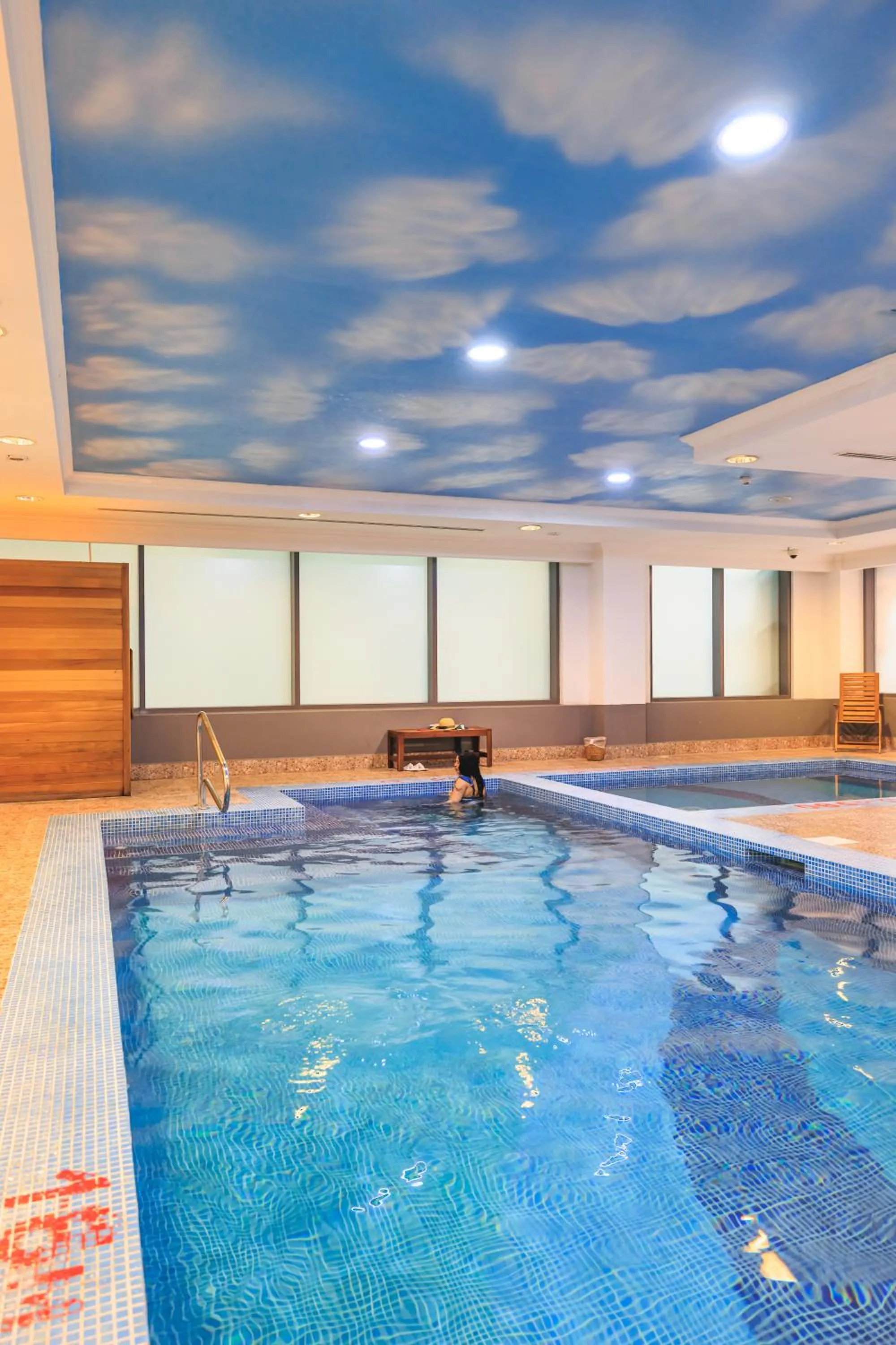 Swimming pool in Sapphire Plaza Hotel