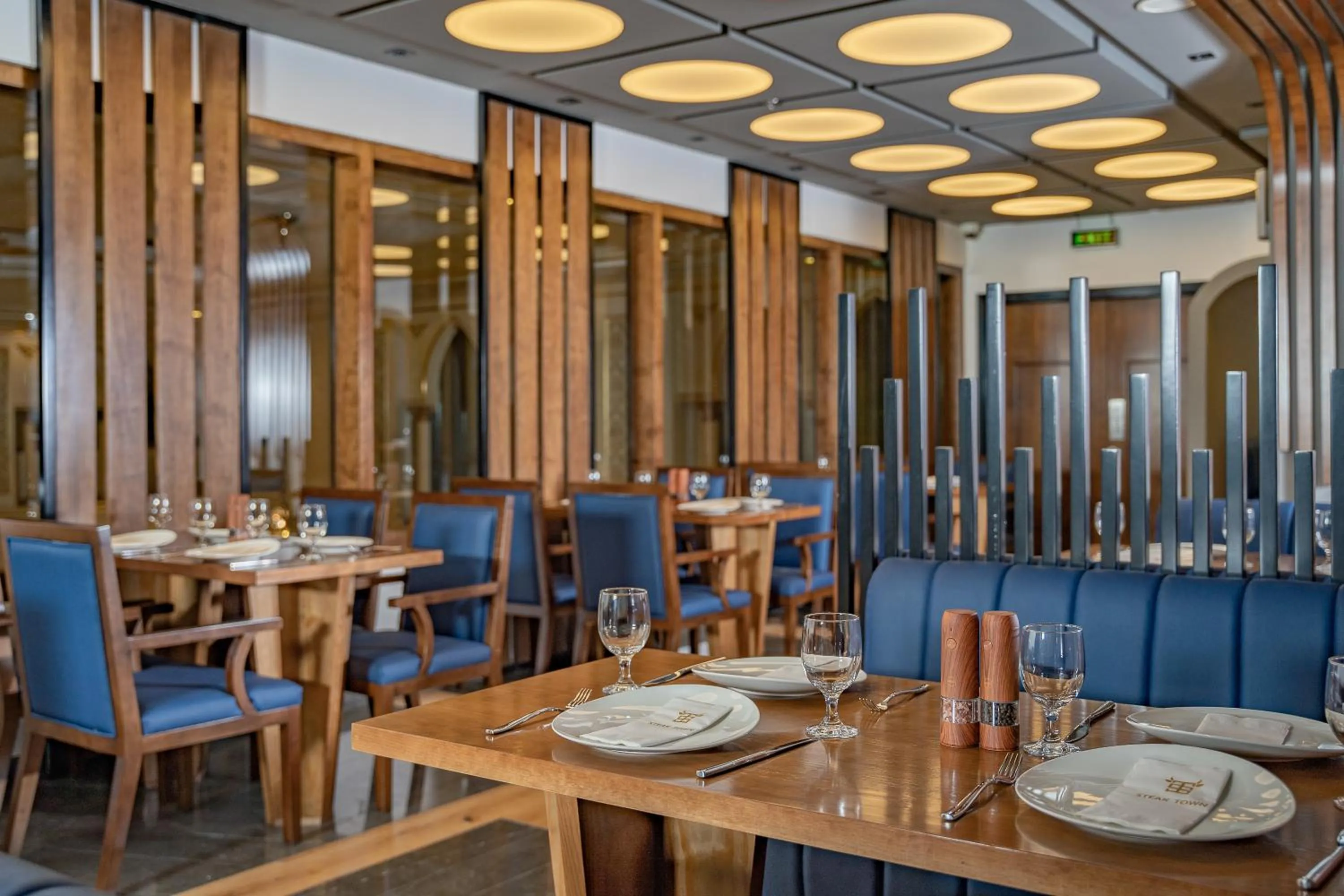 Restaurant/places to eat in Sapphire Plaza Hotel