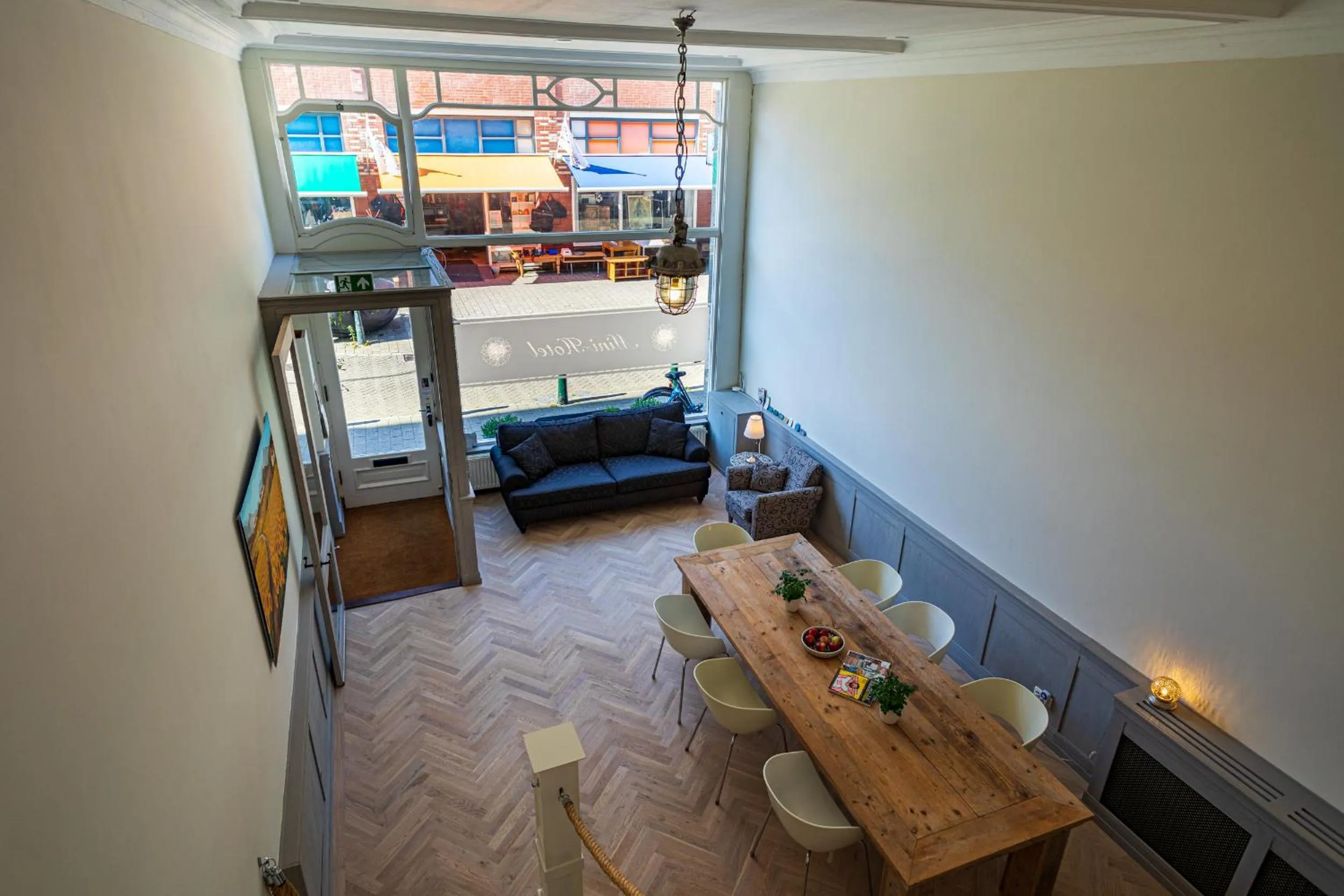 Communal lounge/ TV room in Sleep&Stay Floris IV