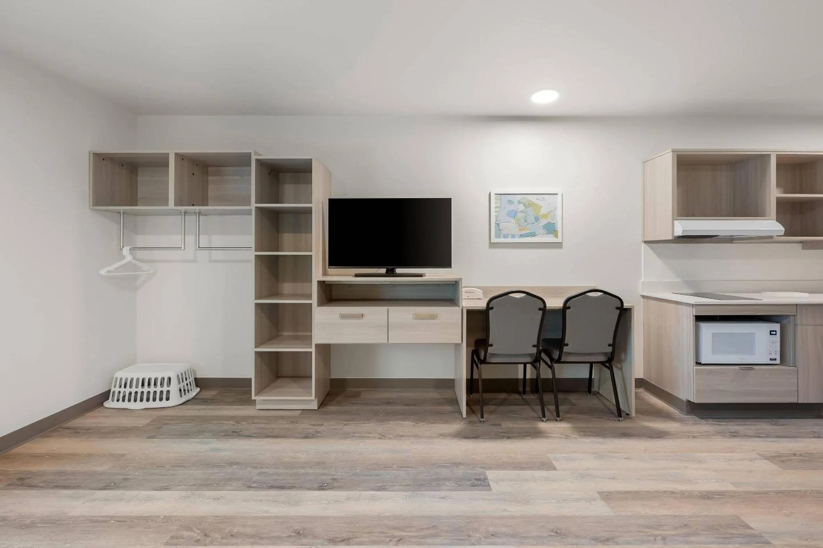TV and multimedia in WoodSpring Suites Medford near I-5