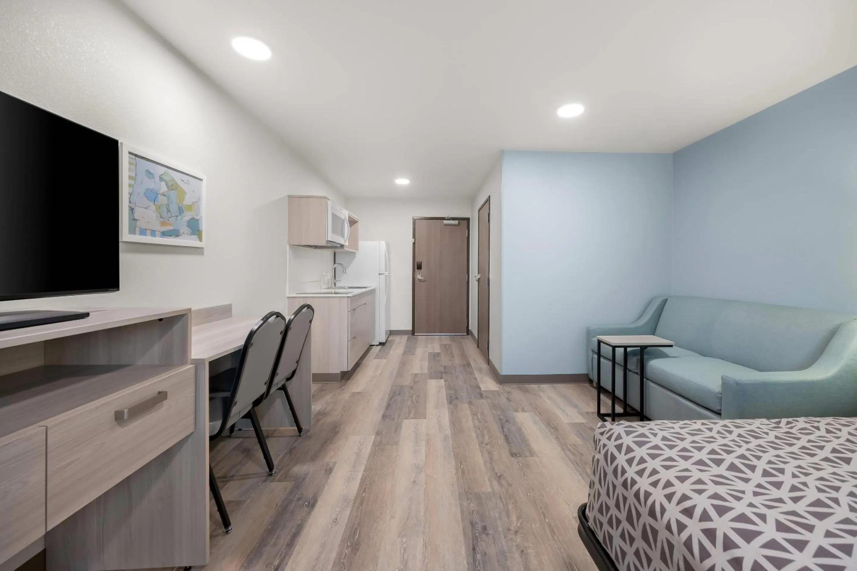 Bedroom, Bed in WoodSpring Suites Medford near I-5