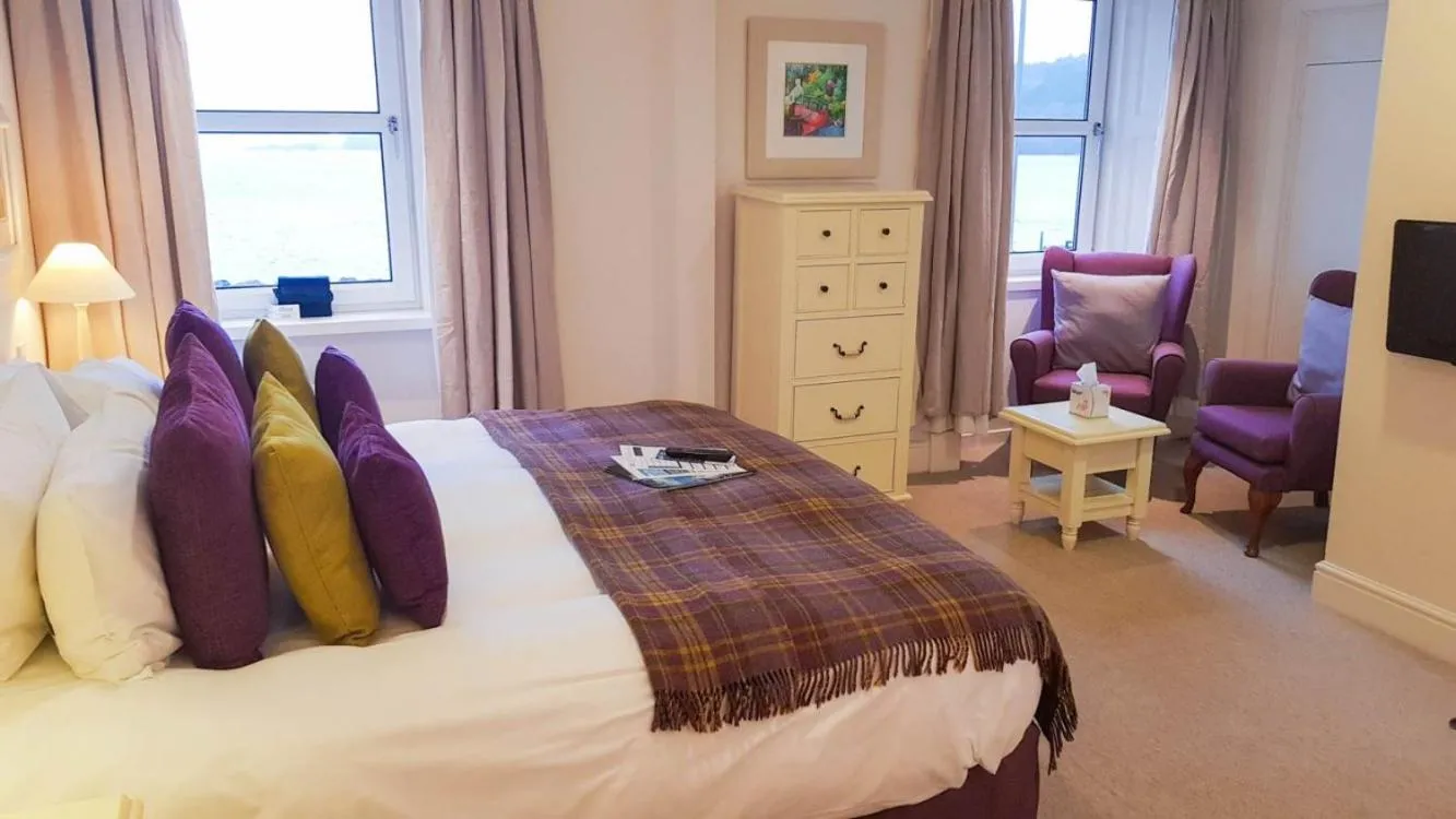Bedroom, Bed in Glenisle Hotel