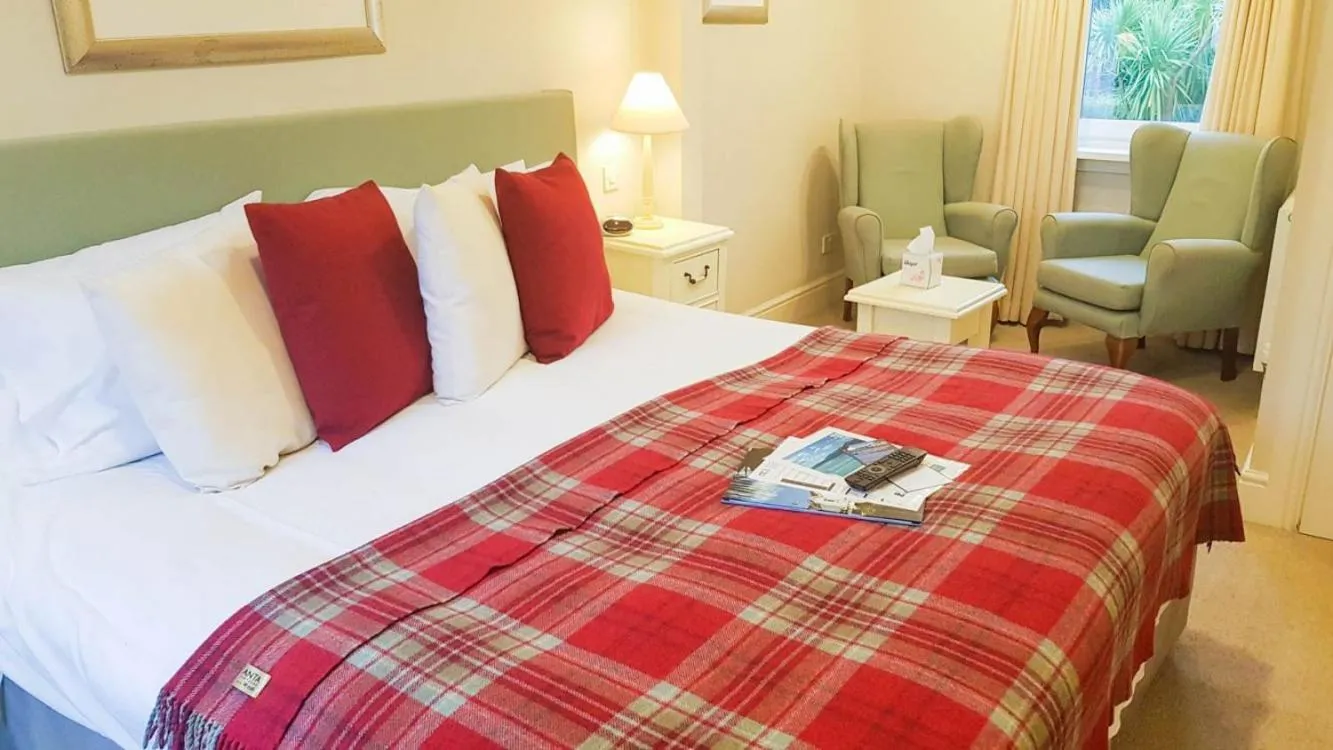 Bedroom, Bed in Glenisle Hotel