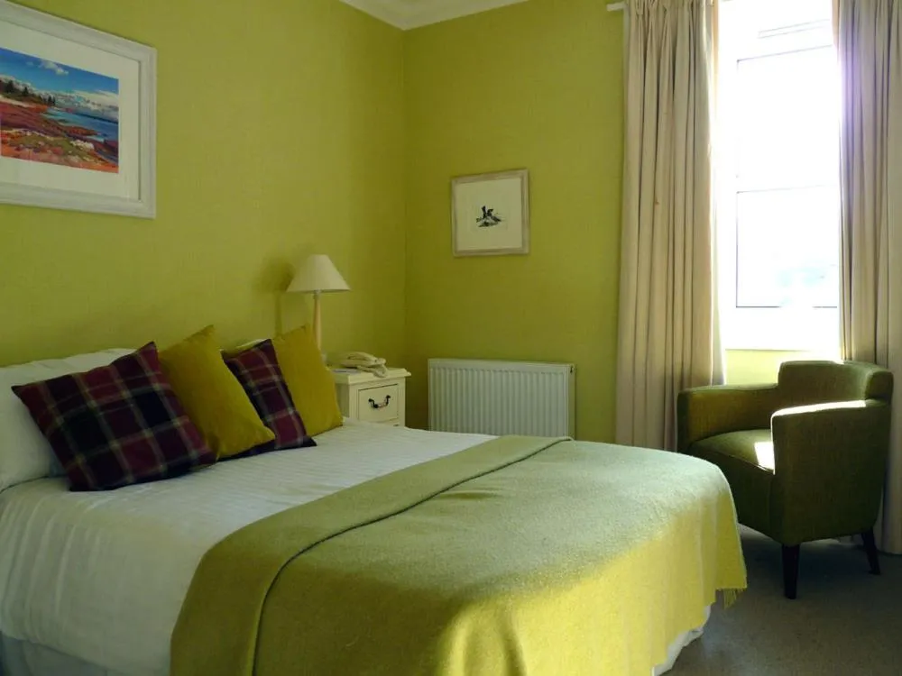 Bedroom, Bed in Glenisle Hotel
