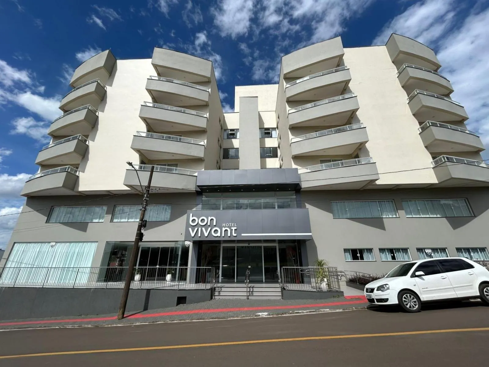 Property building in Hotel Bon Vivant