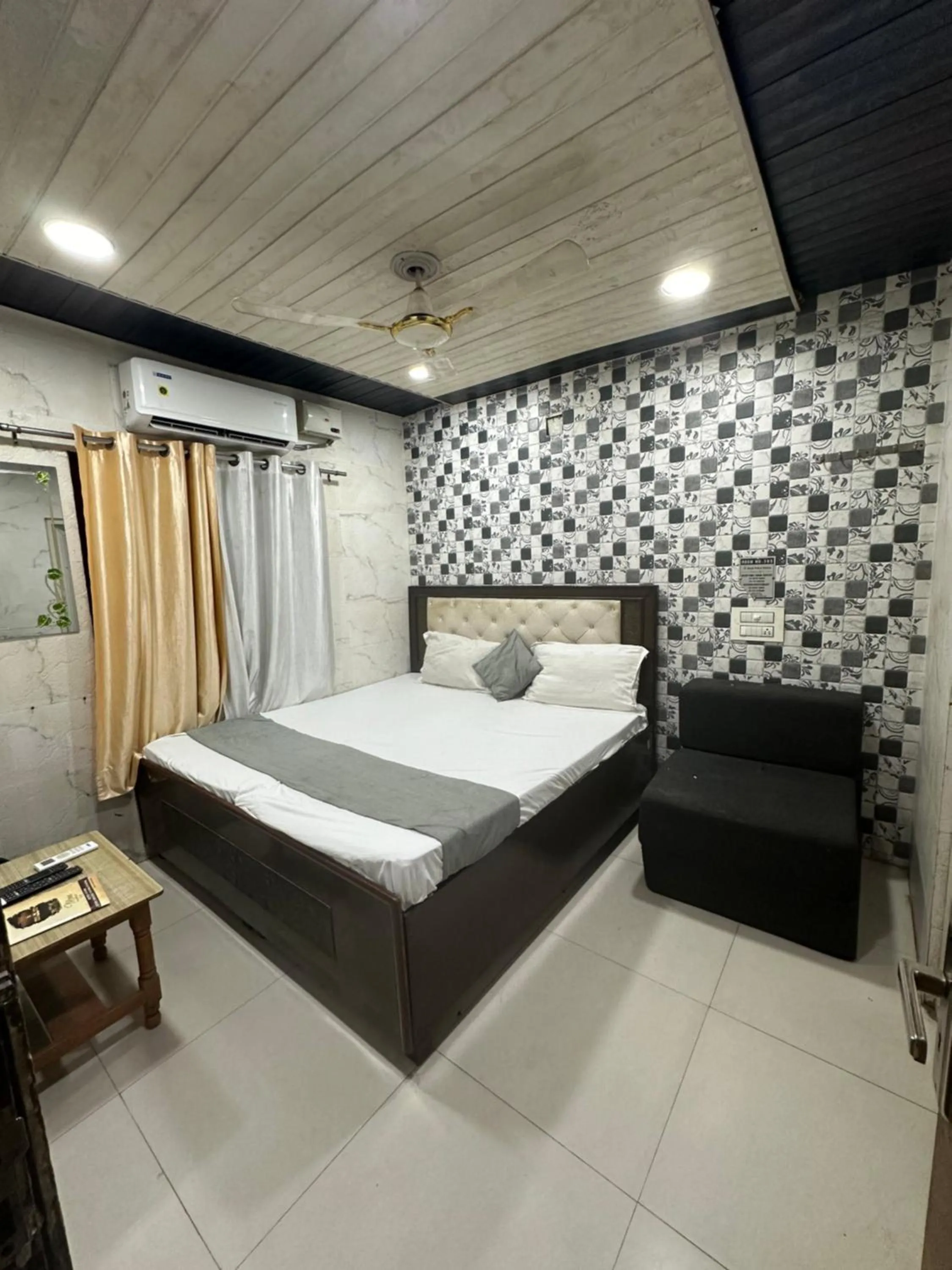 Bed in Hotel Prince Palace