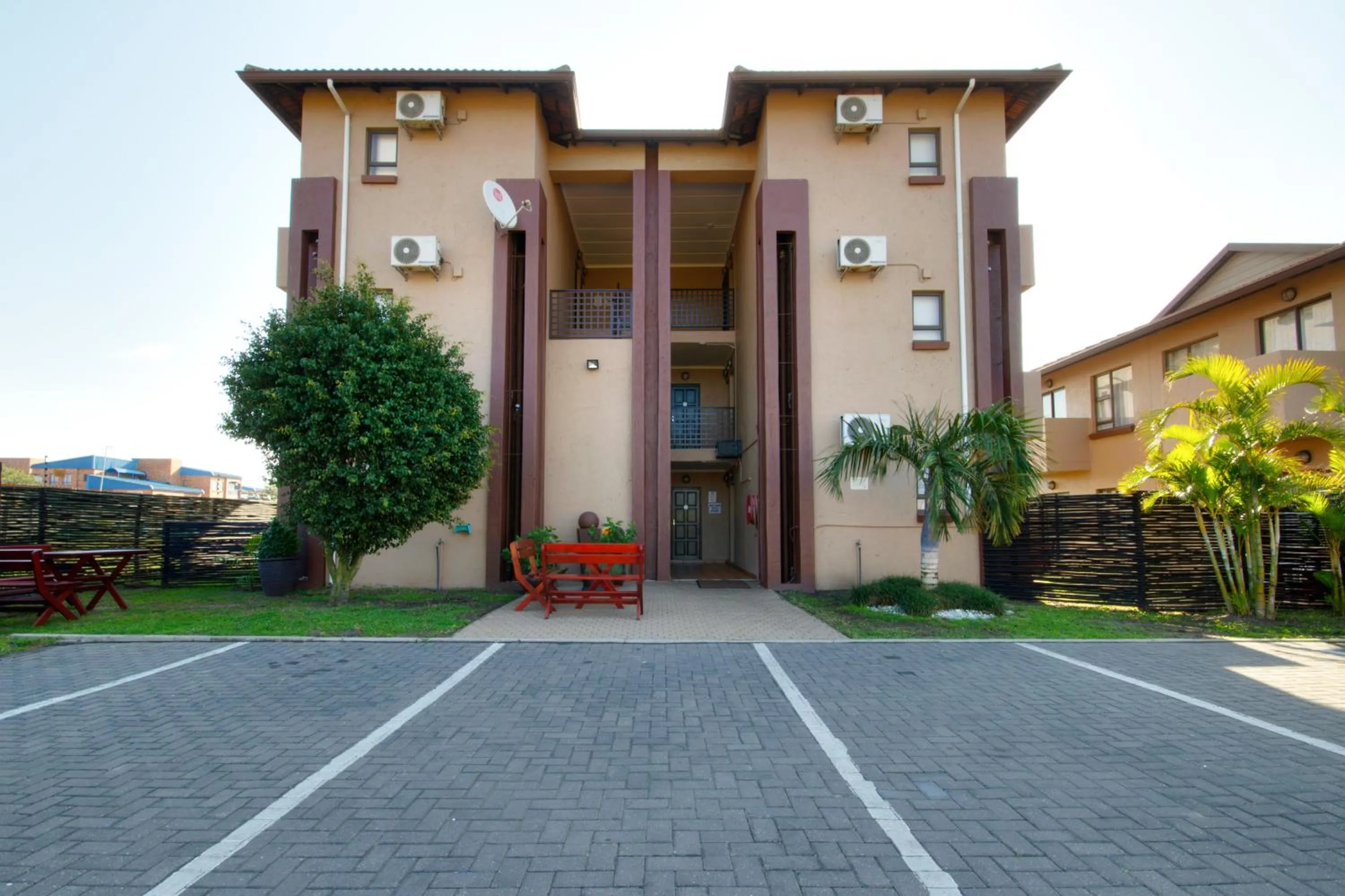 Facade/entrance in Seagull Lodge