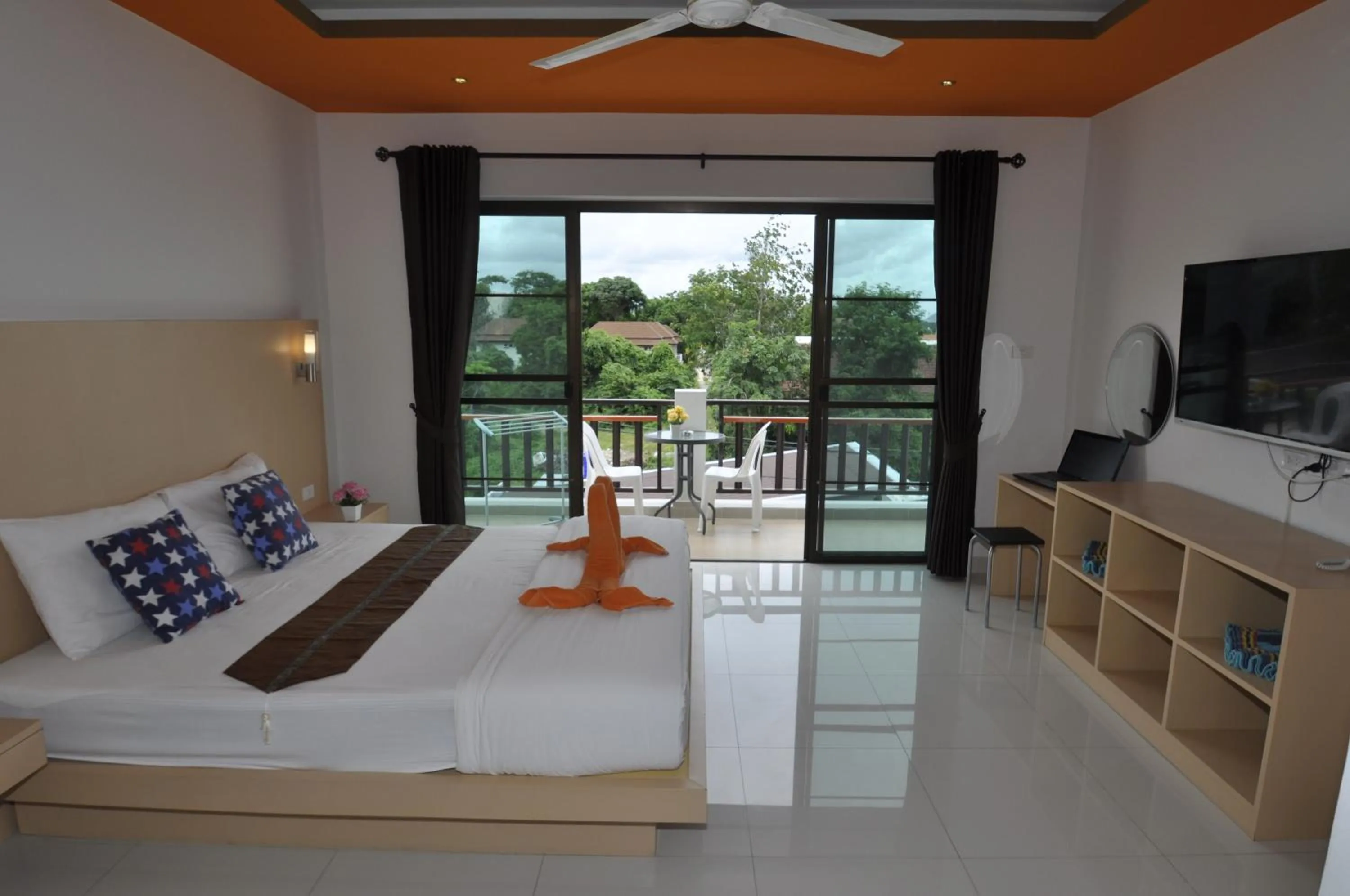Balcony/Terrace, Bed in Duangjai Residence, Rooms & Apartments