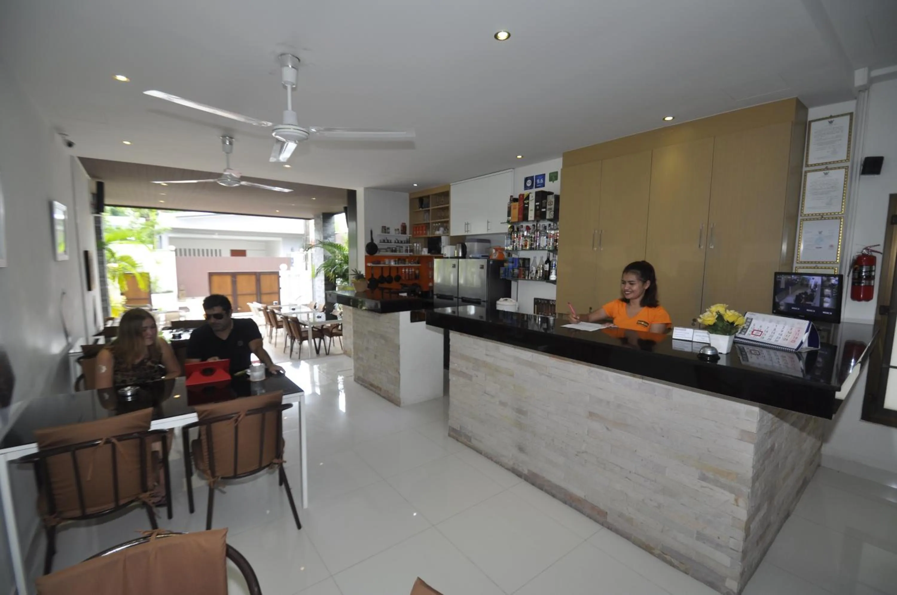 Restaurant/places to eat in Duangjai Residence, Rooms & Apartments