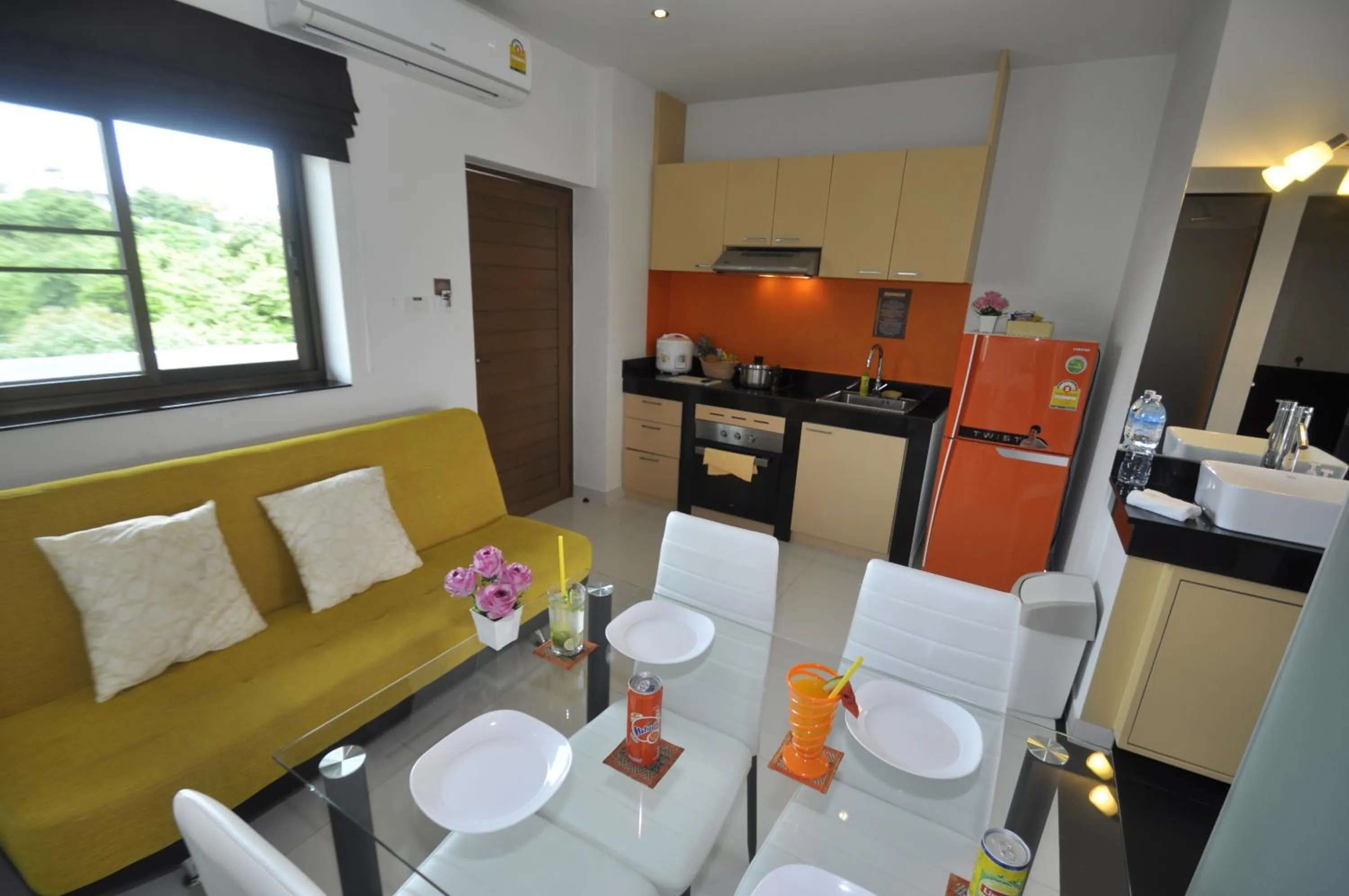 Kitchen or kitchenette in Duangjai Residence, Rooms & Apartments