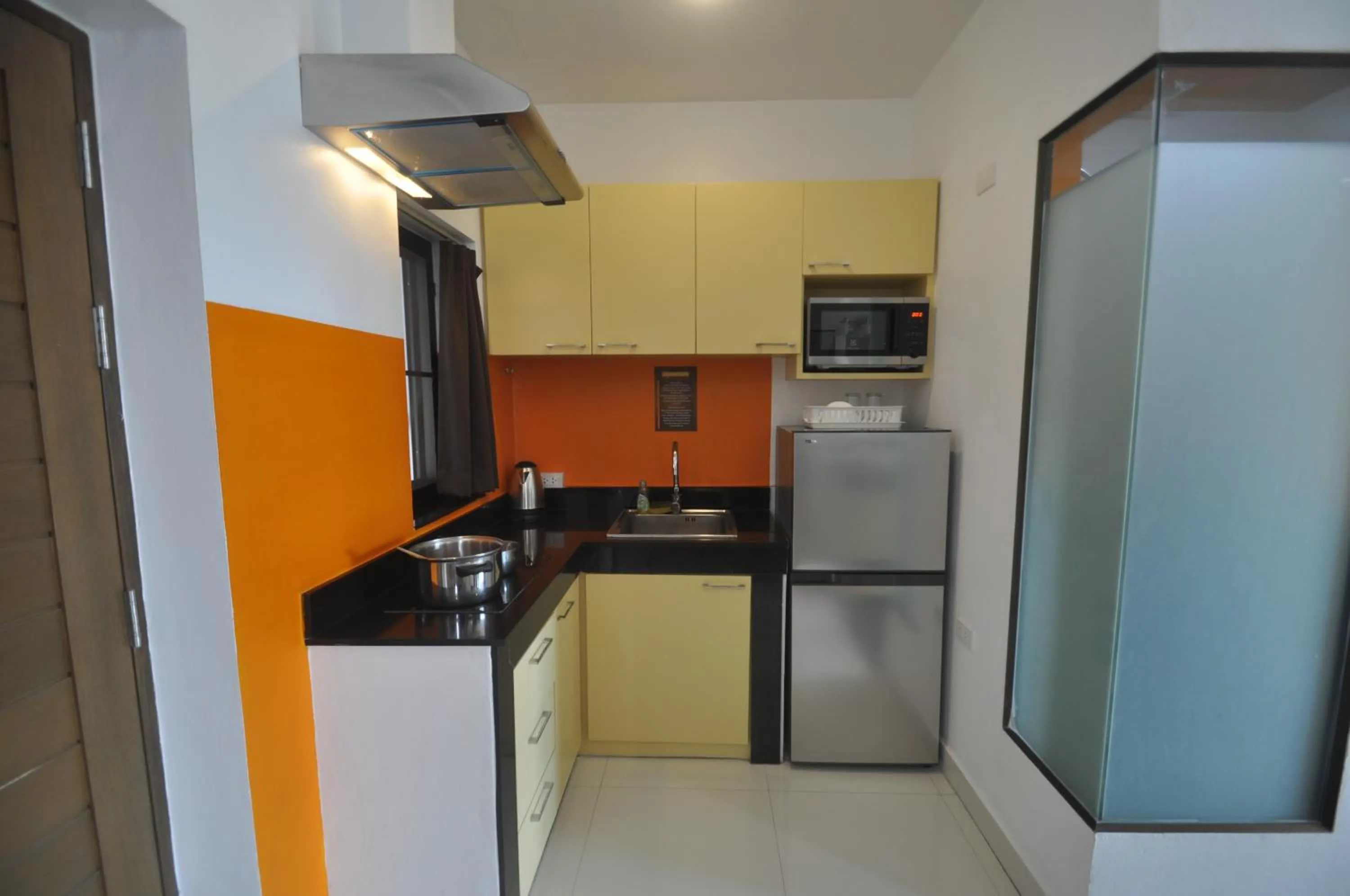 Kitchen or kitchenette in Duangjai Residence, Rooms & Apartments