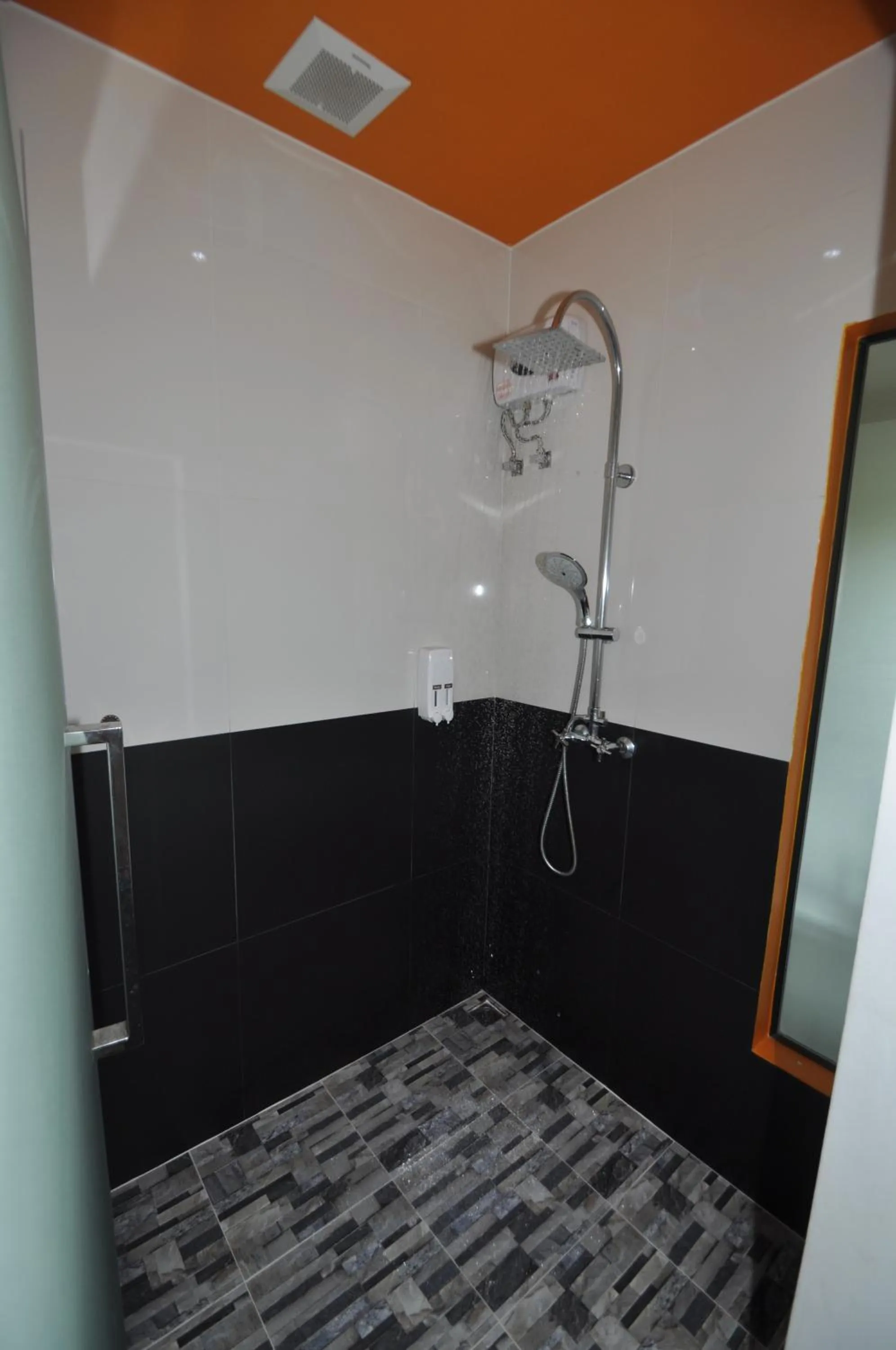 Bathroom in Duangjai Residence, Rooms & Apartments