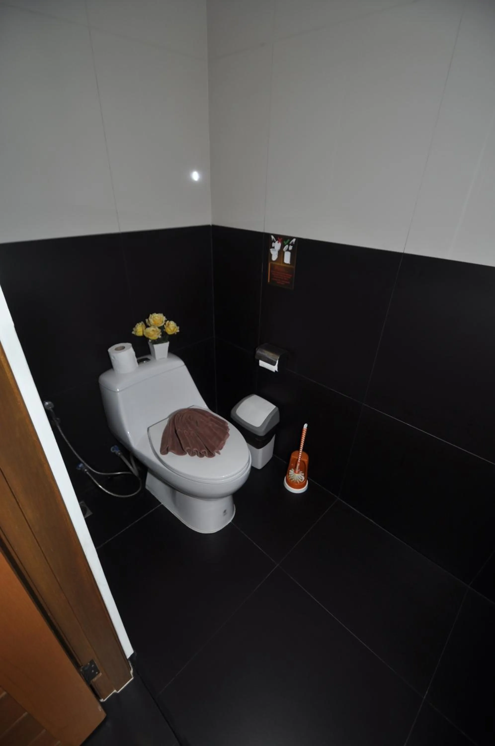 Toilet in Duangjai Residence, Rooms & Apartments