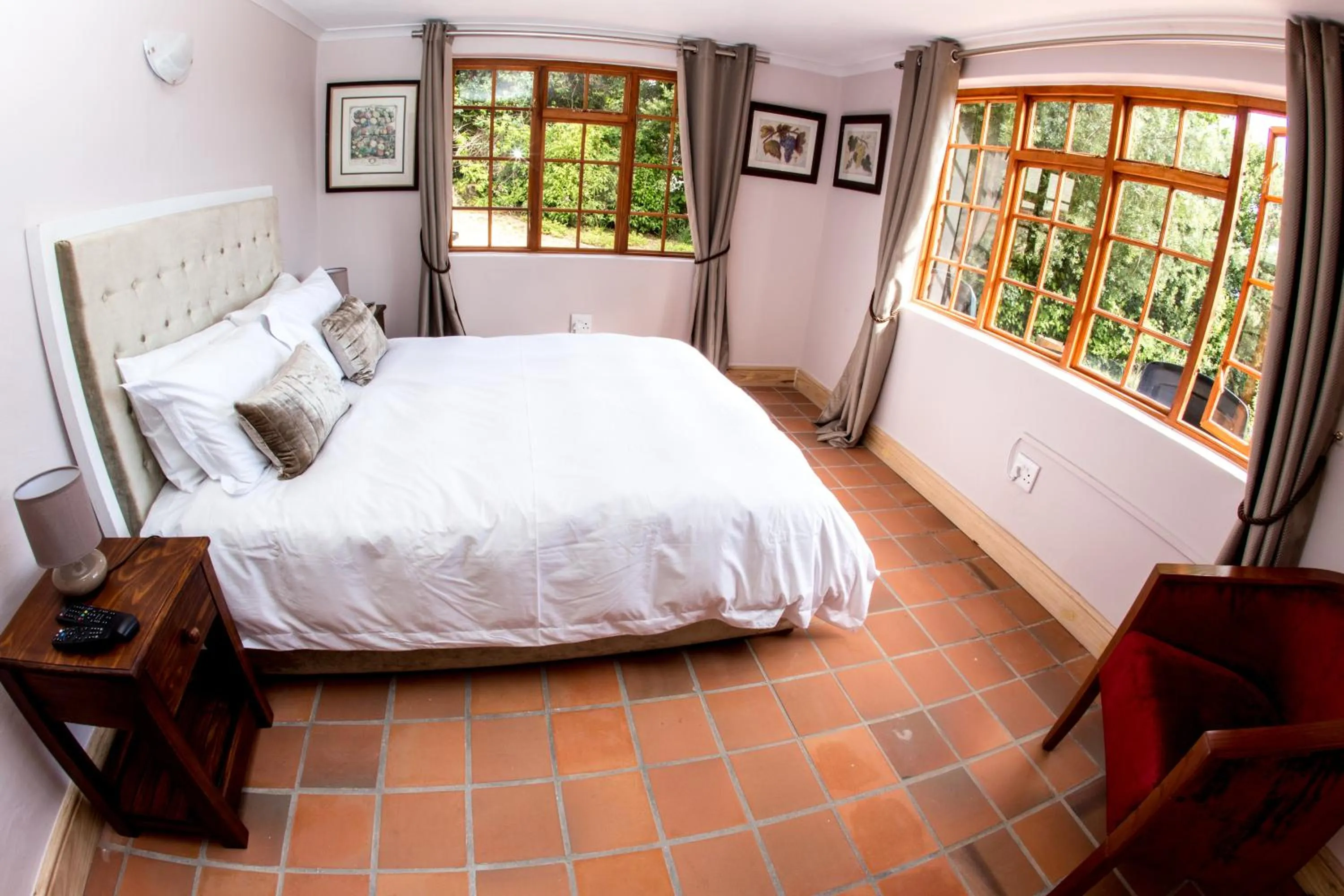 Bed in Winelands Villa Guesthouse and Cottages