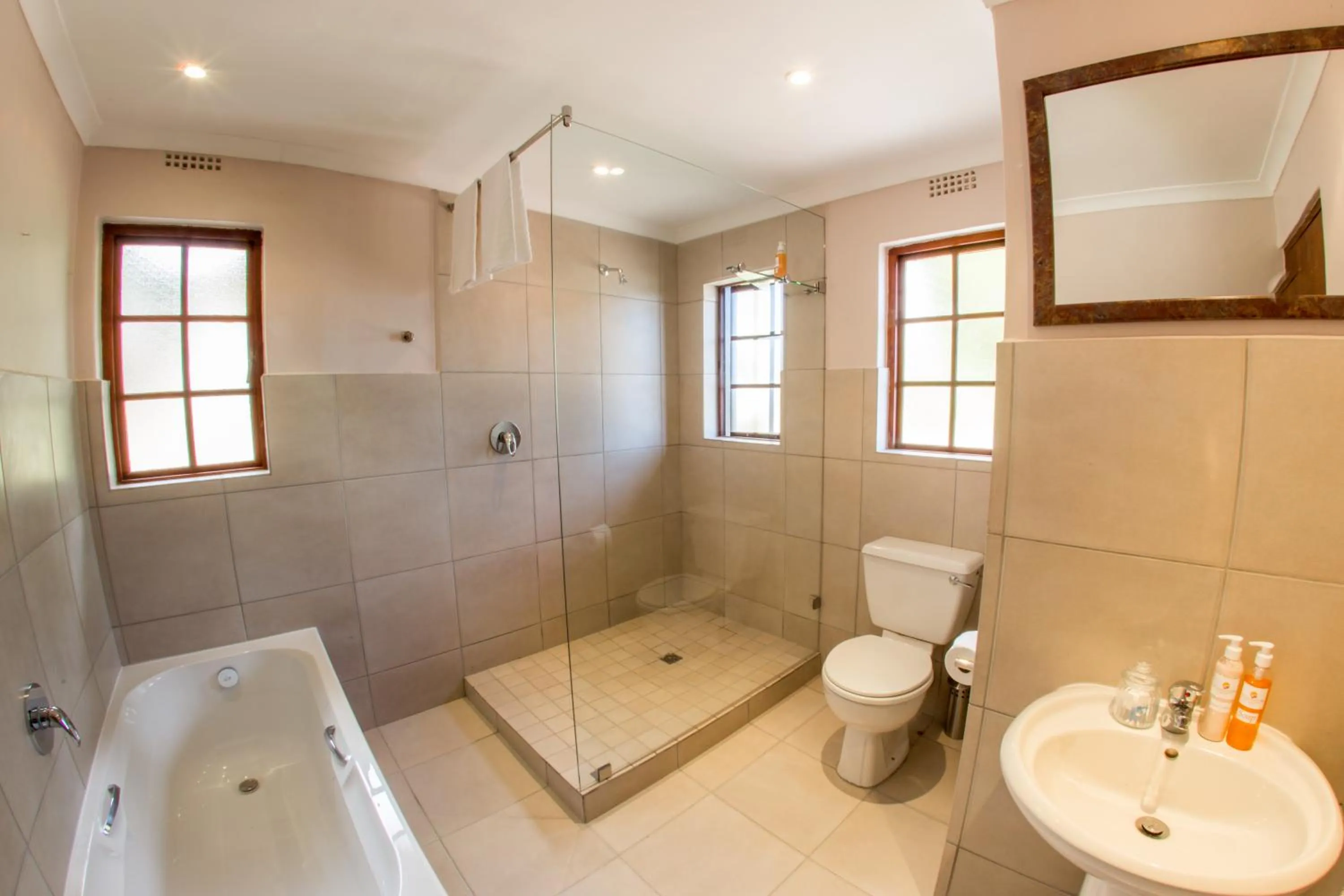 Bathroom in Winelands Villa Guesthouse and Cottages