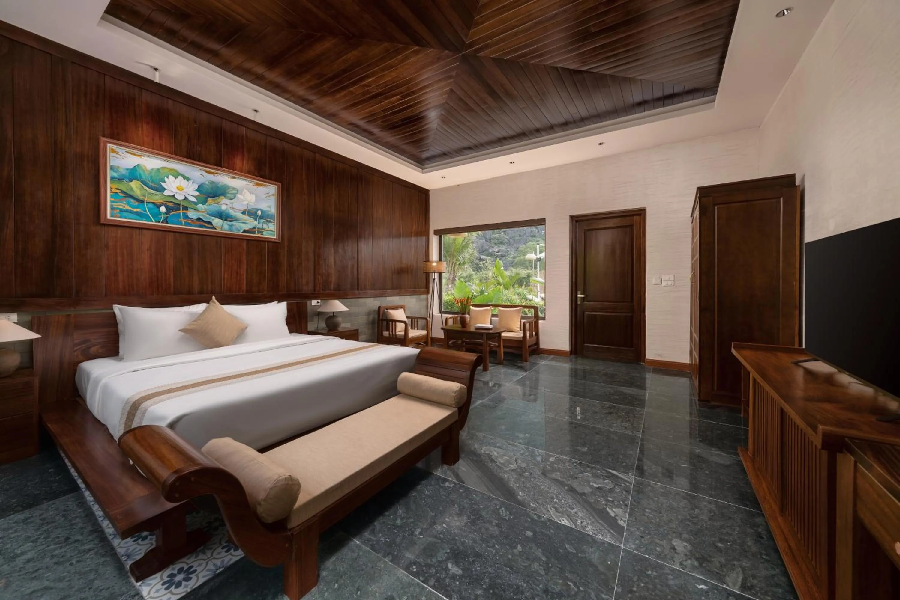 Communal lounge/ TV room, Bed in The Greenary Garden