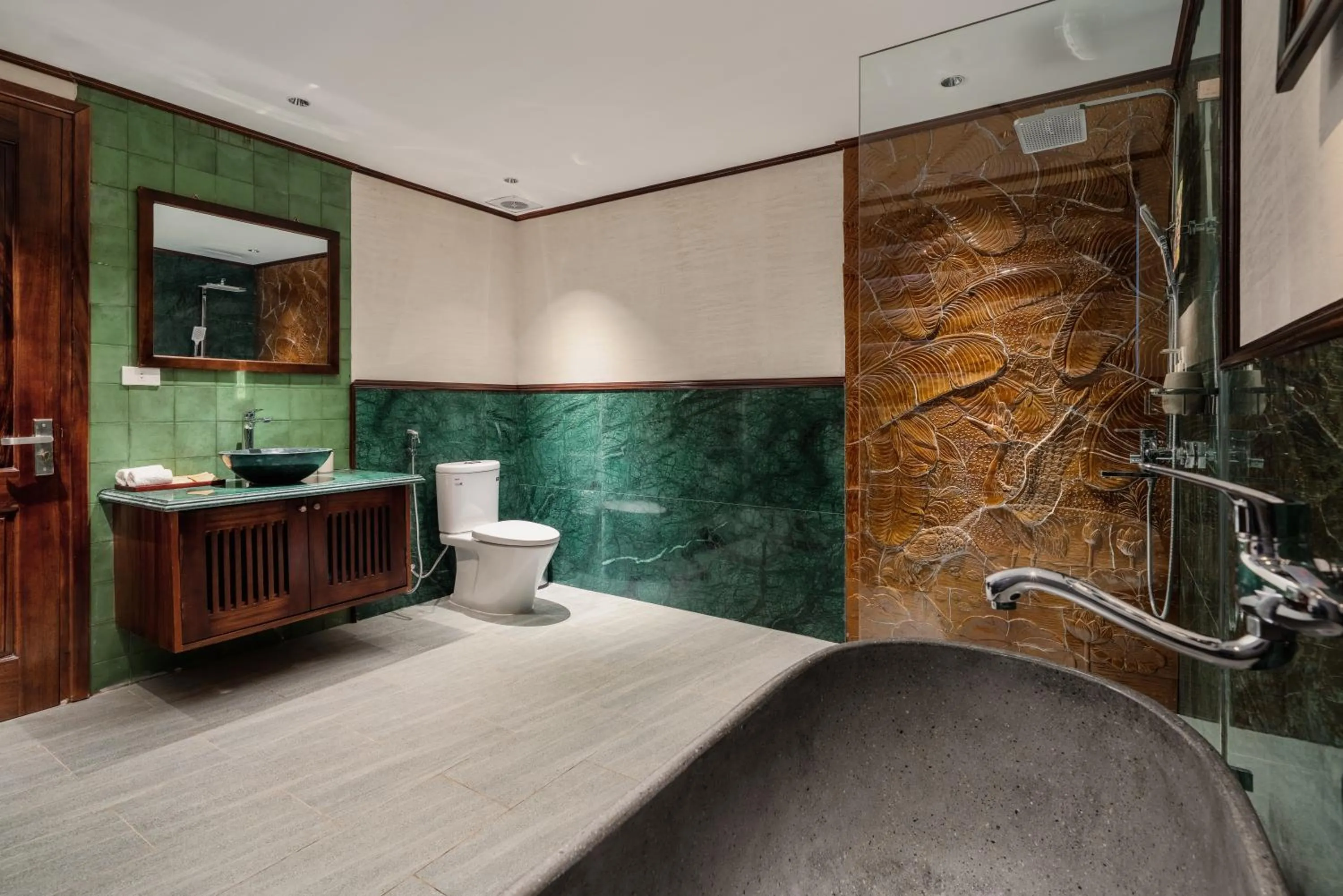 Shower in The Greenary Garden