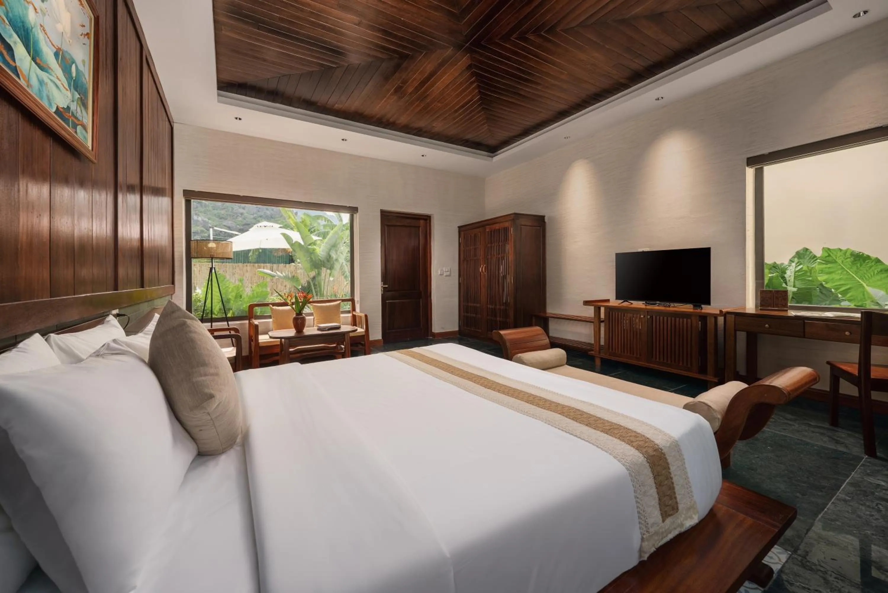 Communal lounge/ TV room, Bed in The Greenary Garden