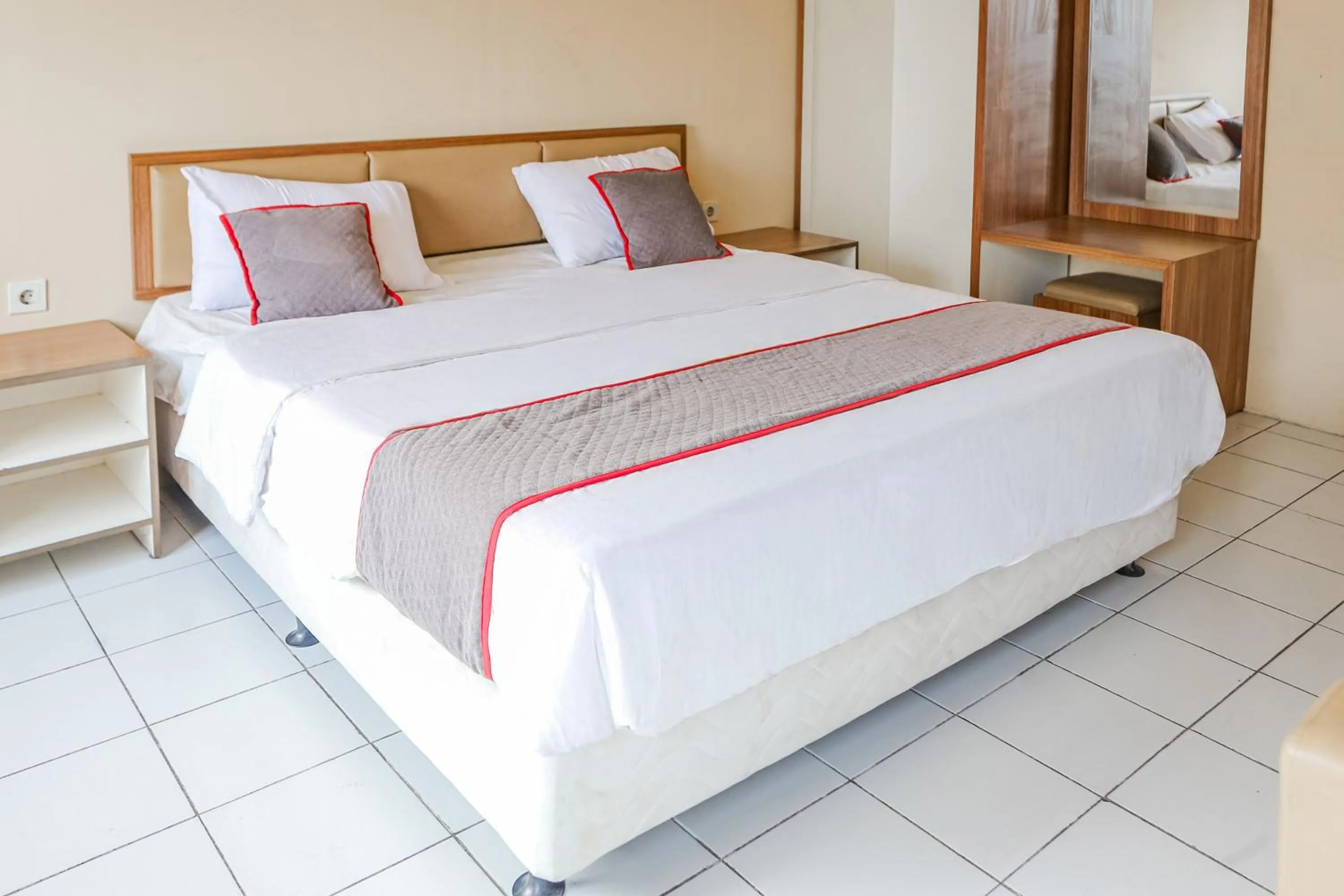 Capital O 94796 Apartment Mutiara Bekasi