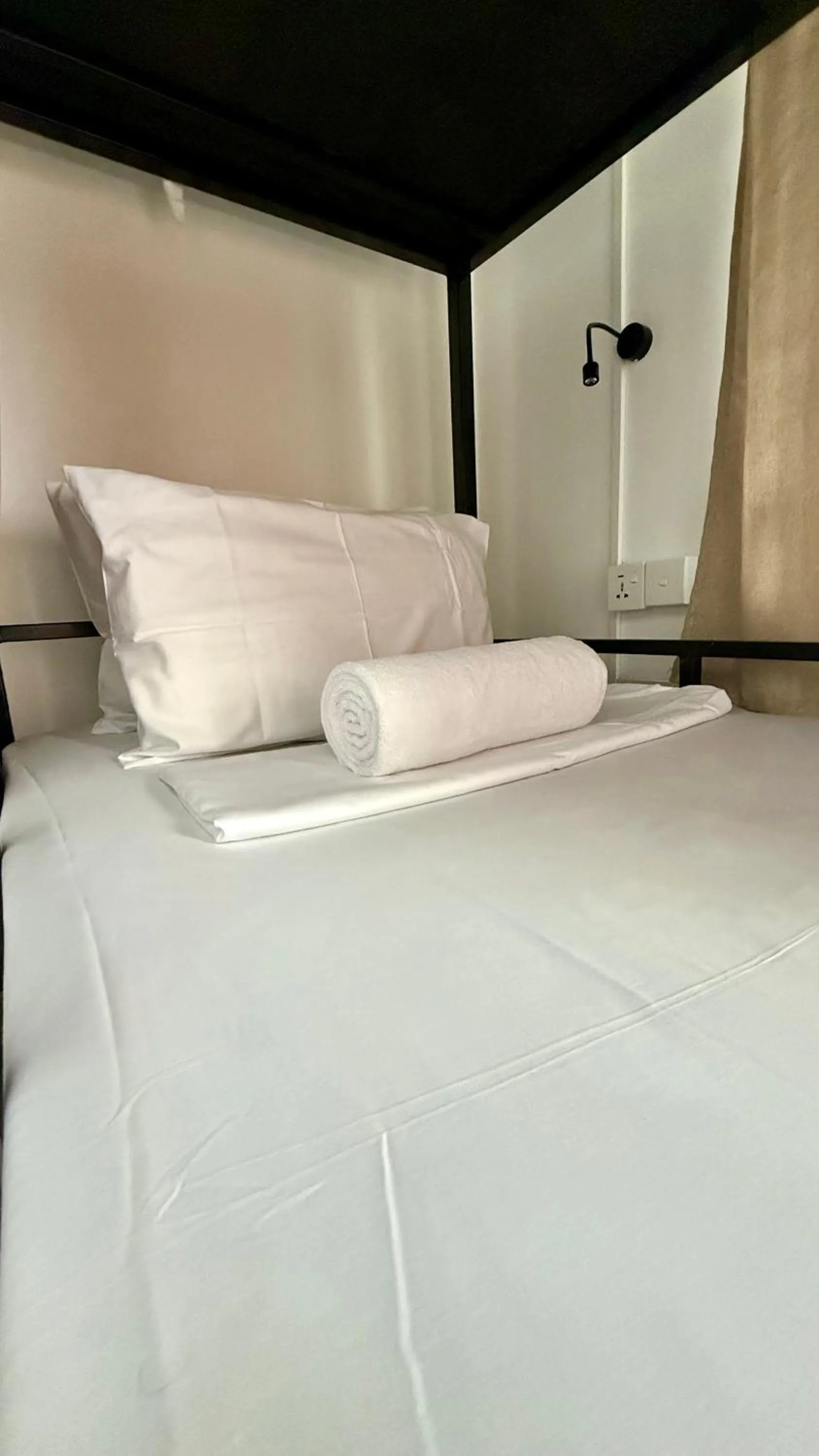 Bedroom in Eolie Weligama