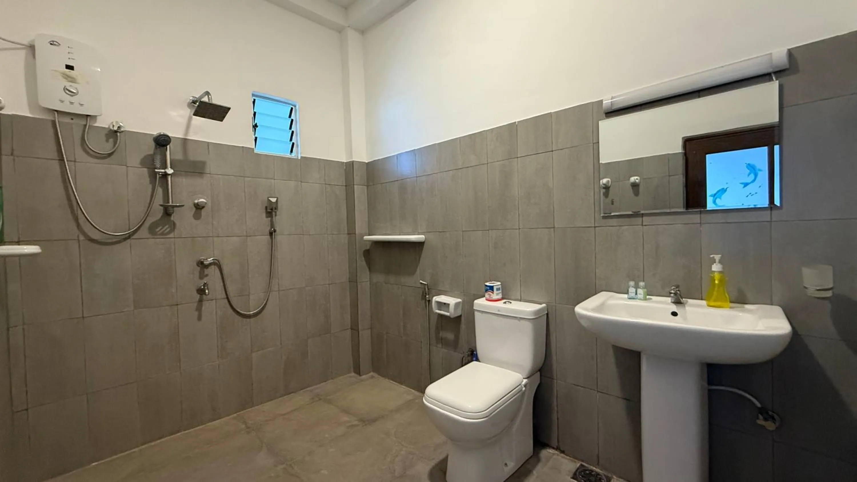 Shower in Eolie Weligama