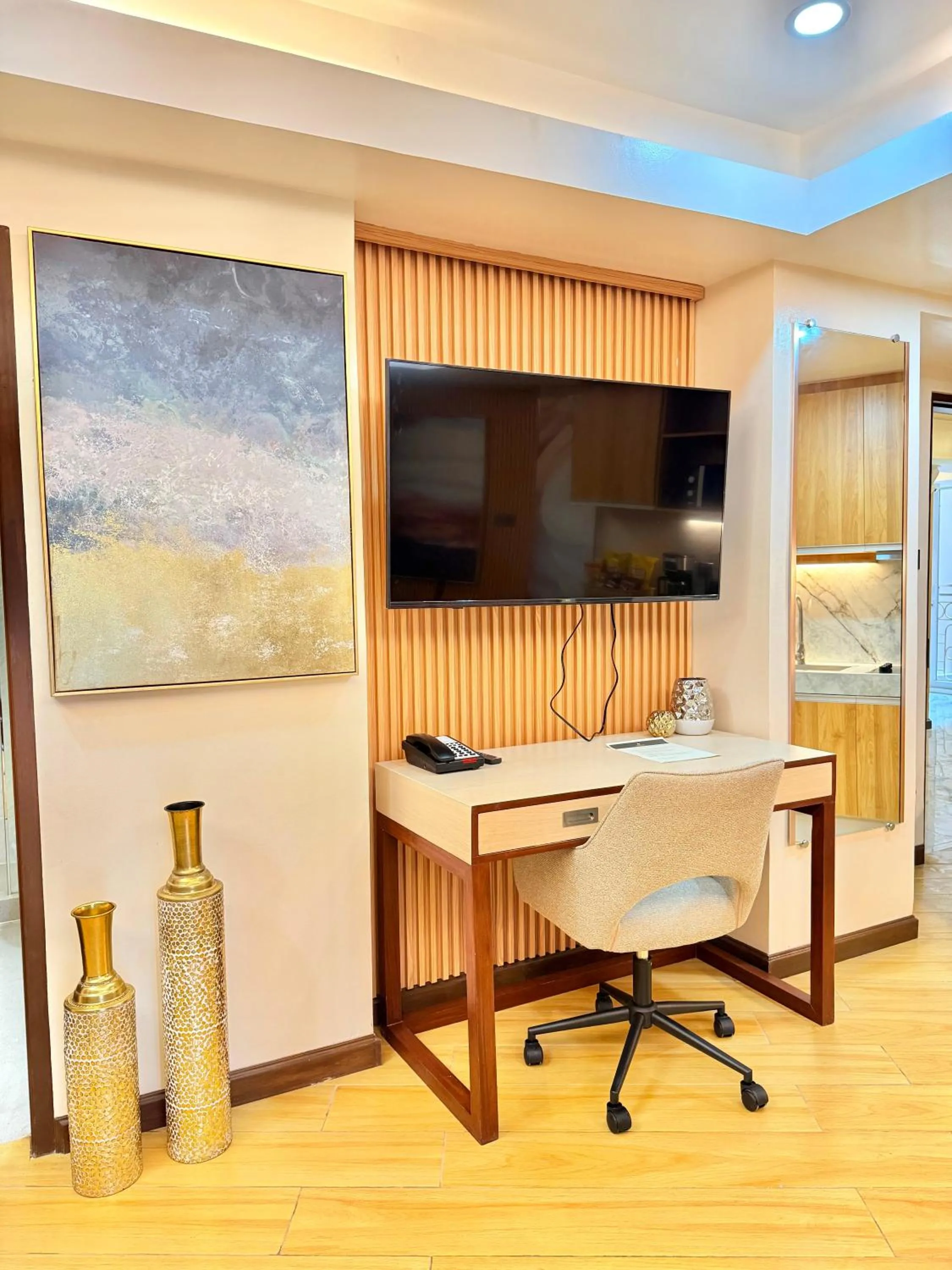 TV and multimedia in Chateau de Maisons Suites