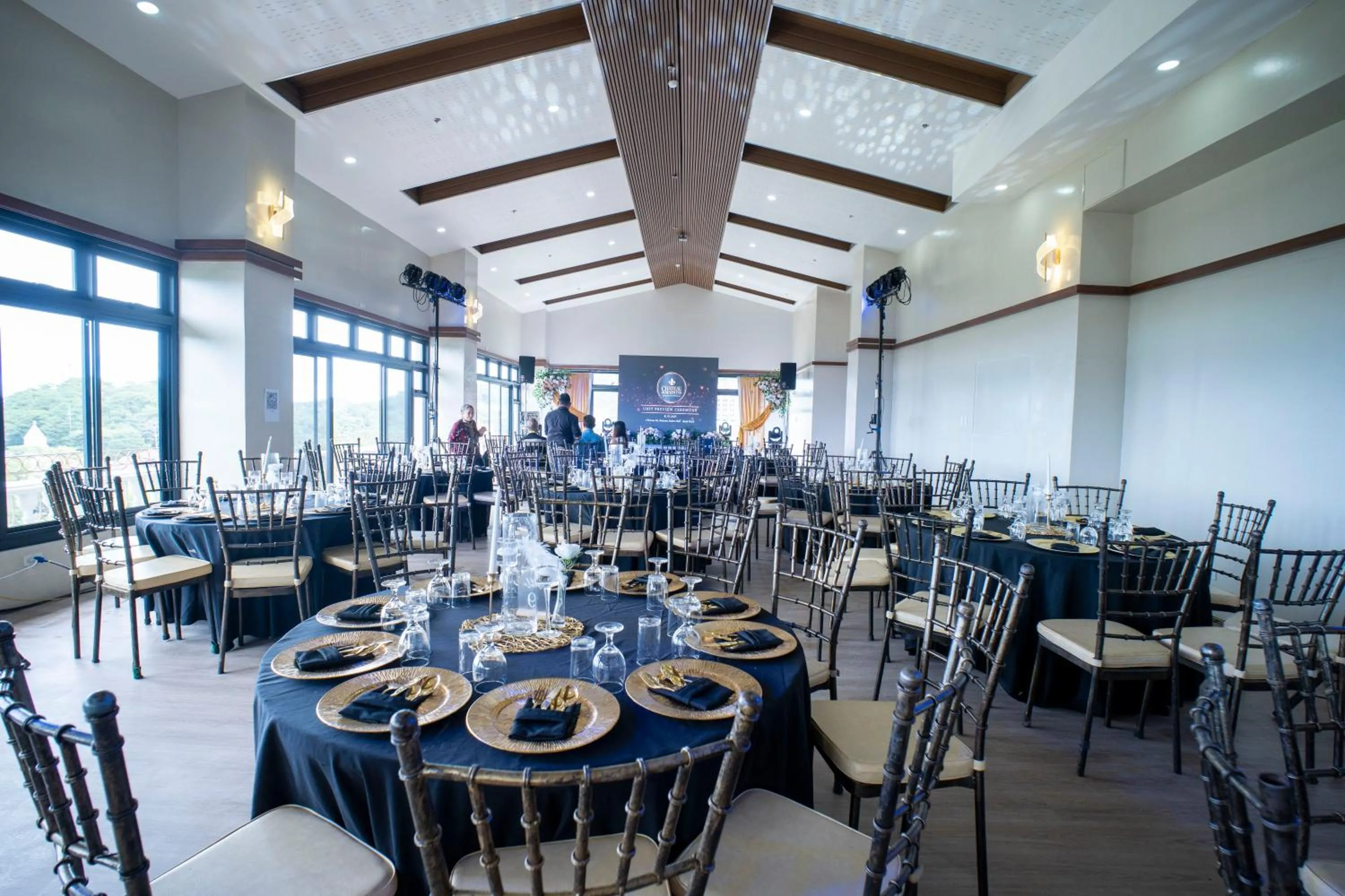 Restaurant/places to eat in Chateau de Maisons Suites