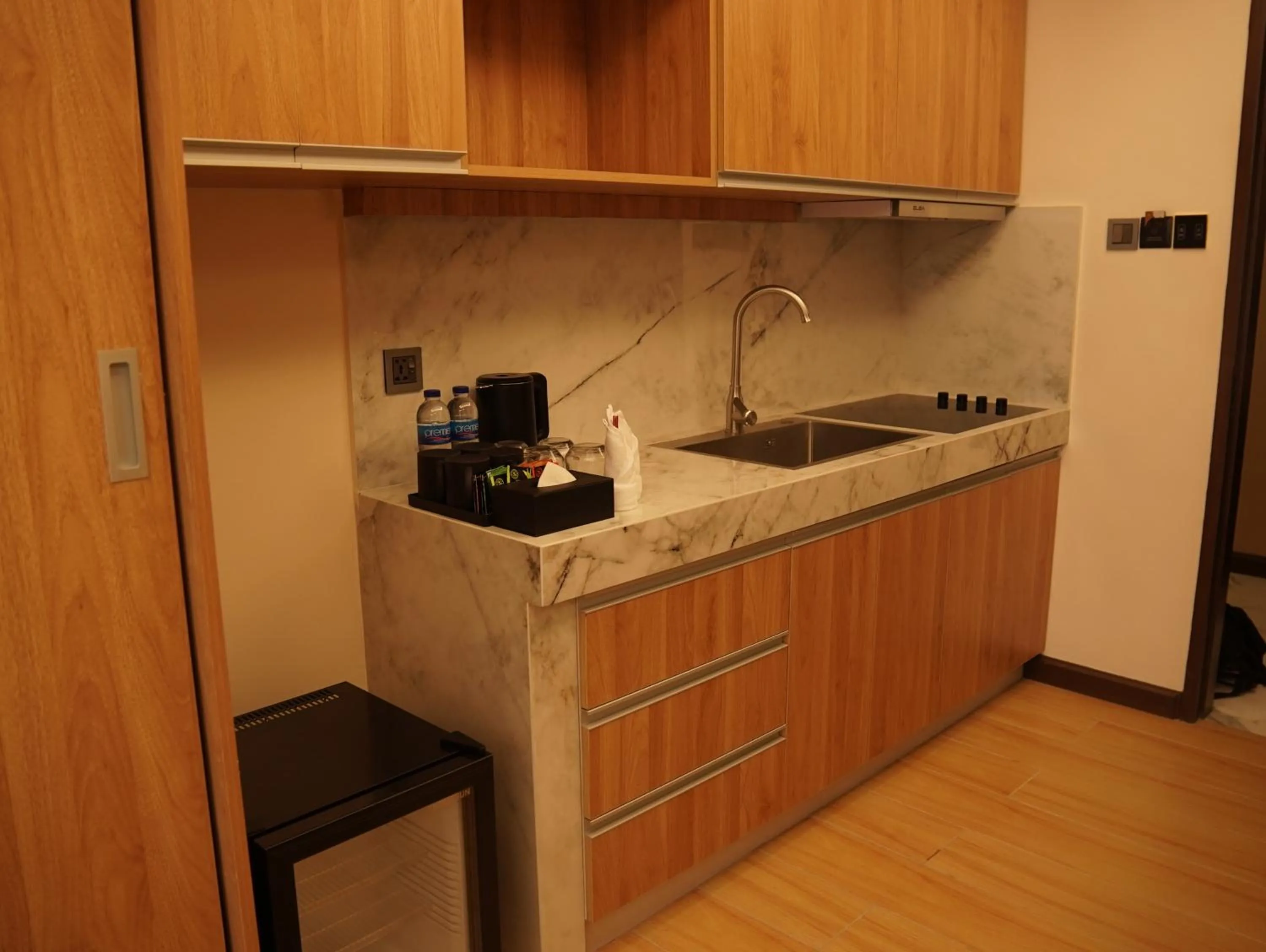 Coffee/tea facilities in Chateau de Maisons Suites
