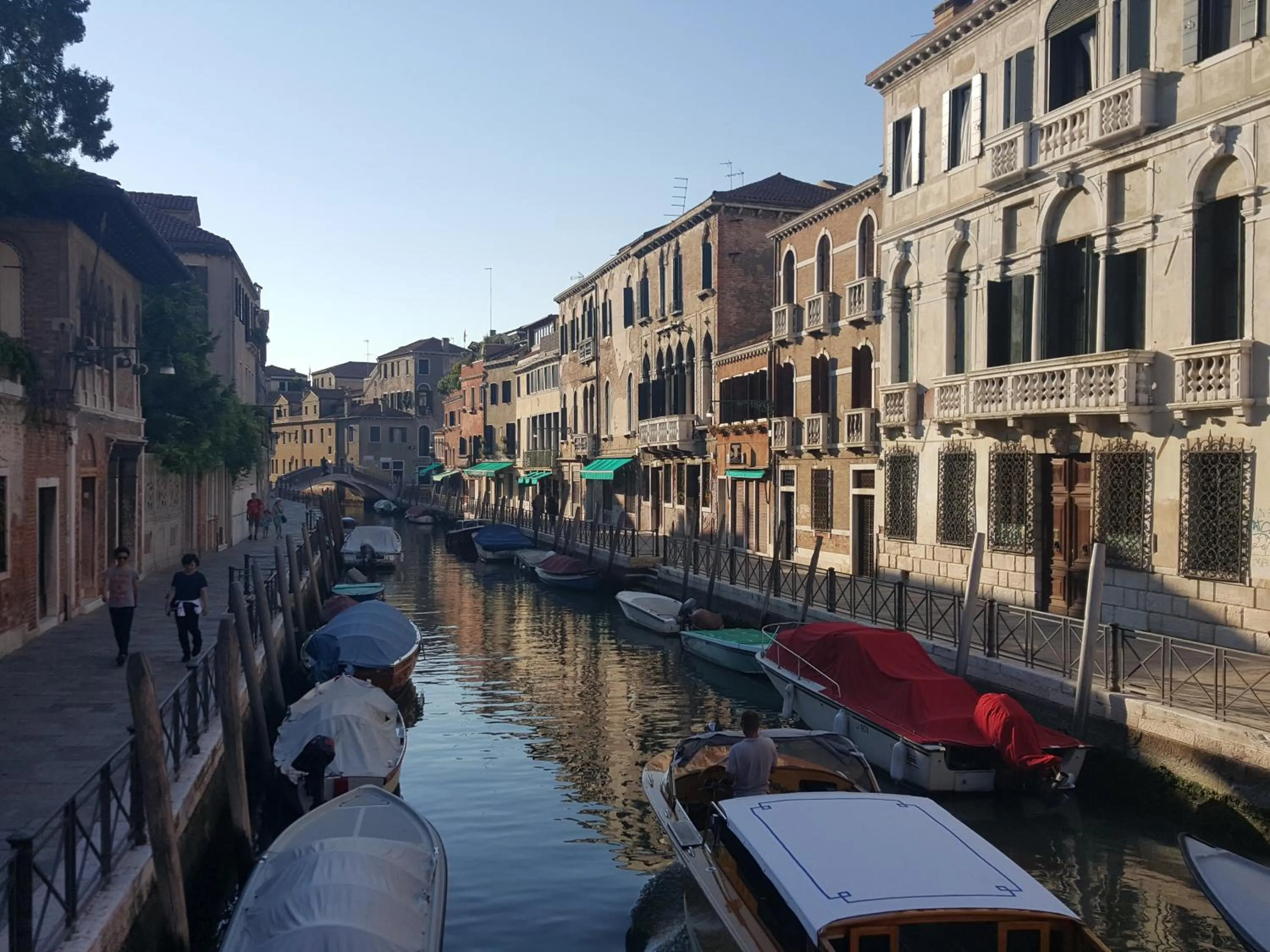 Neighbourhood in Dorso Duro Apartment