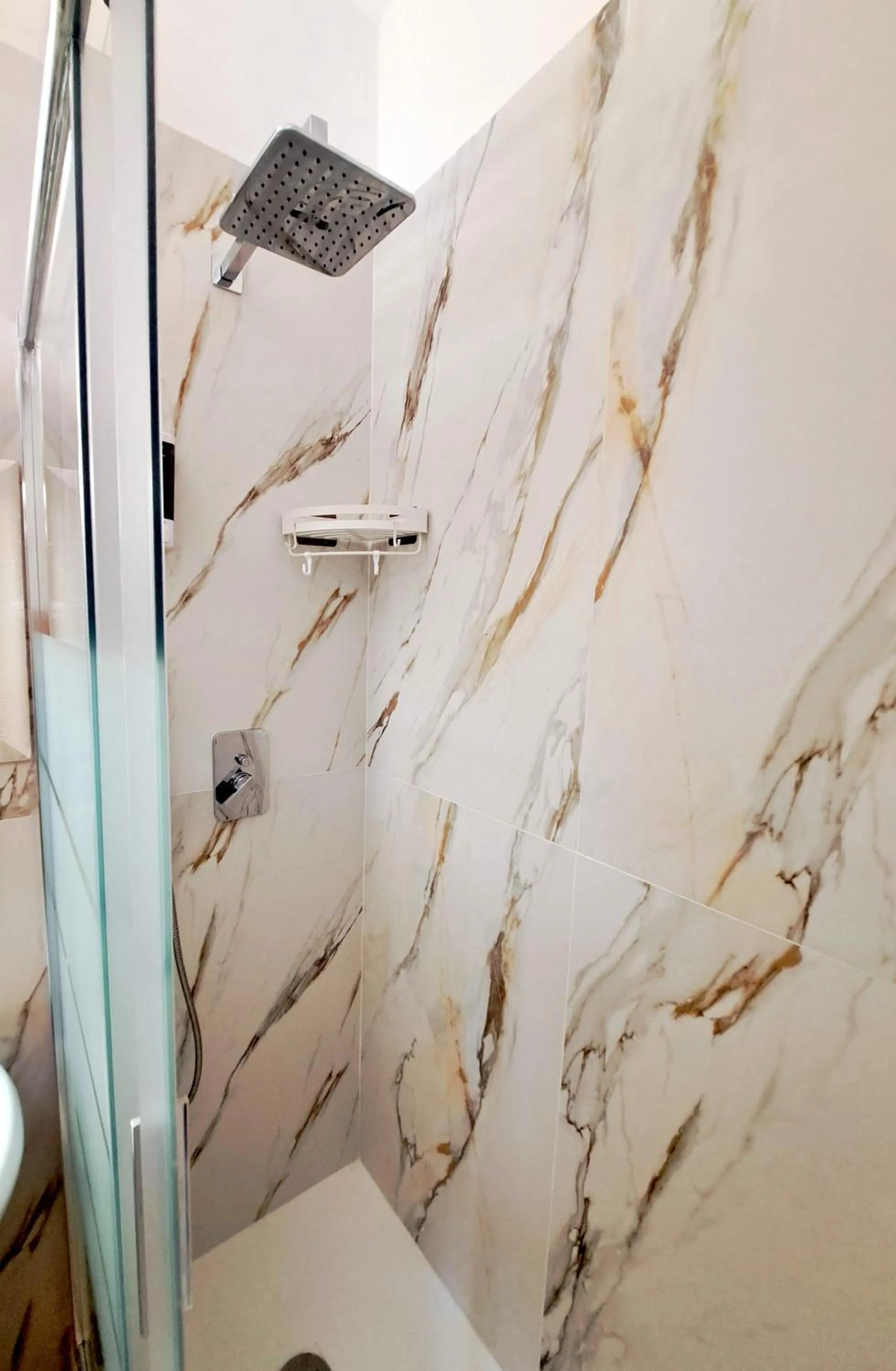 Shower in Bed & Breakfast A San Siro 75