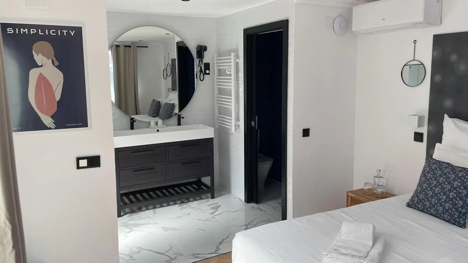 Bathroom, Bed in Casa Malpique